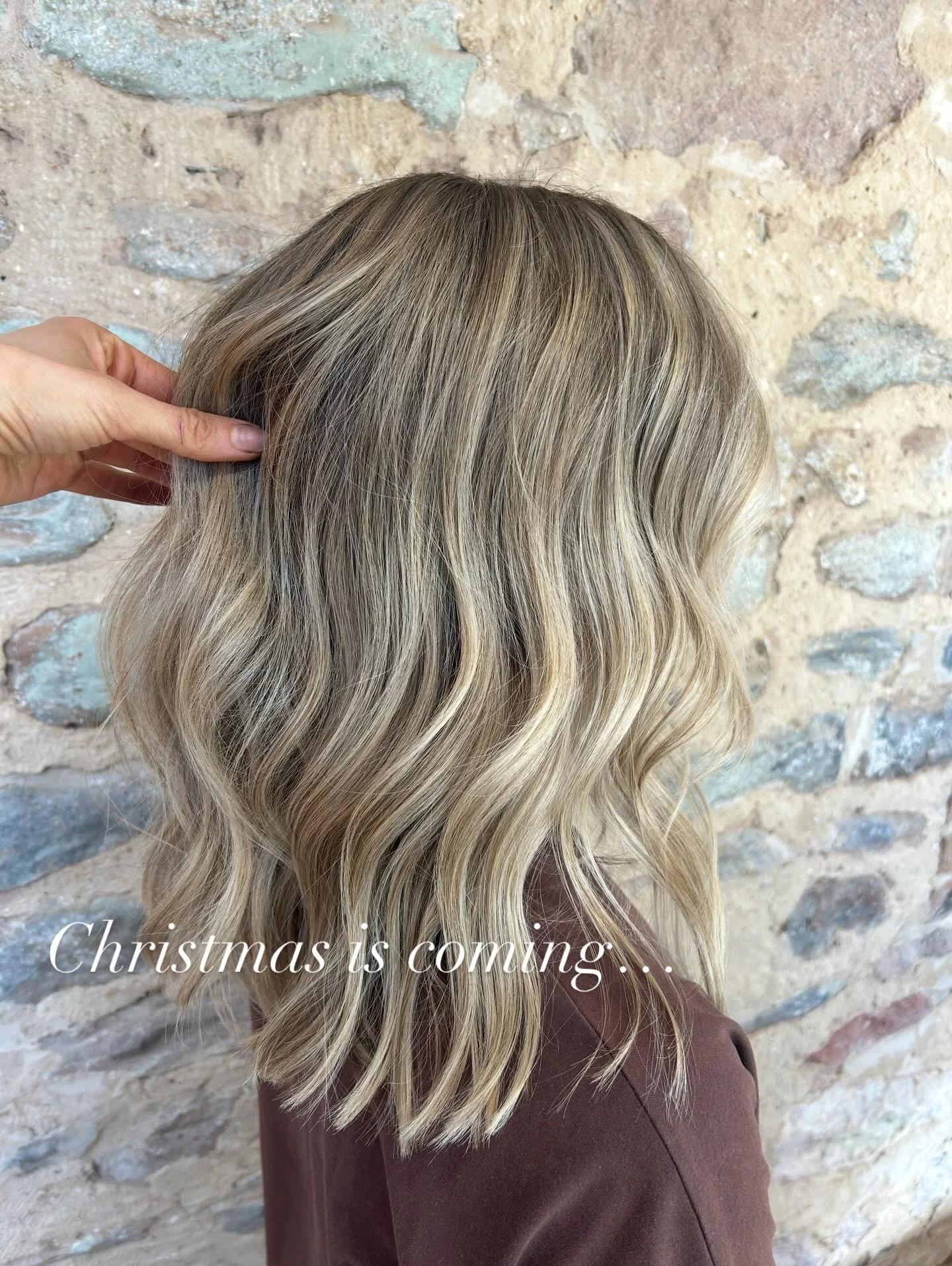 CHRISTMAS IS FAST APPROACHING 🎄 it&rsquo;s just around the corner and to make things a little easier on you this silly season, our salon space will be open additional hours to help with those last minute gifts!
We have mini products, they make great