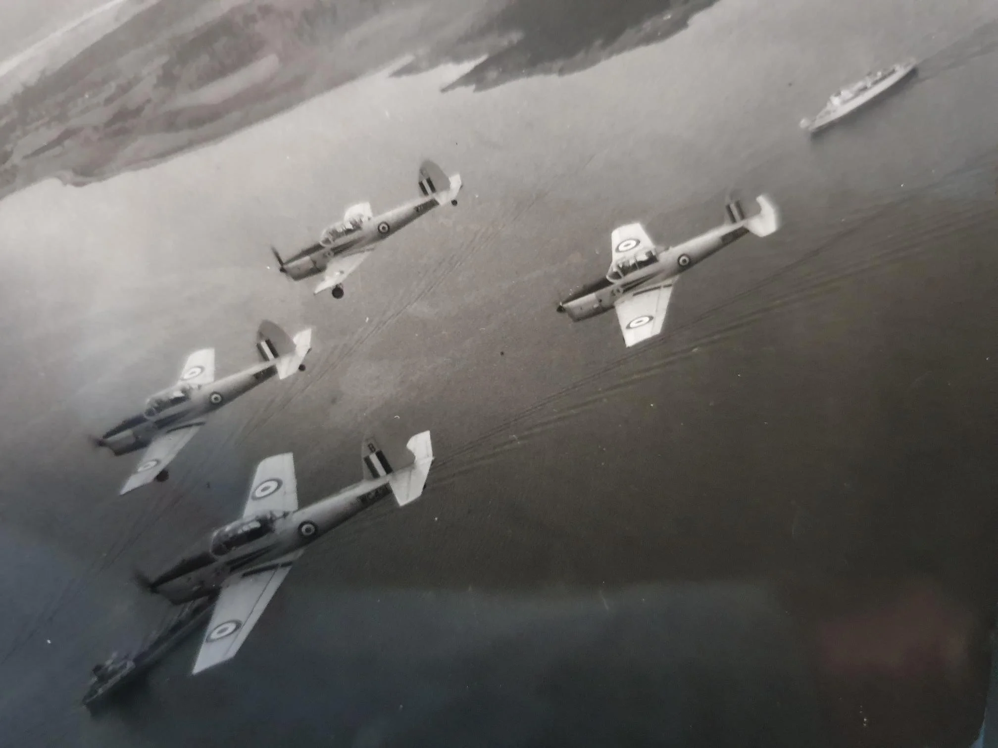 Glasgow formation - WZ865 on right wing