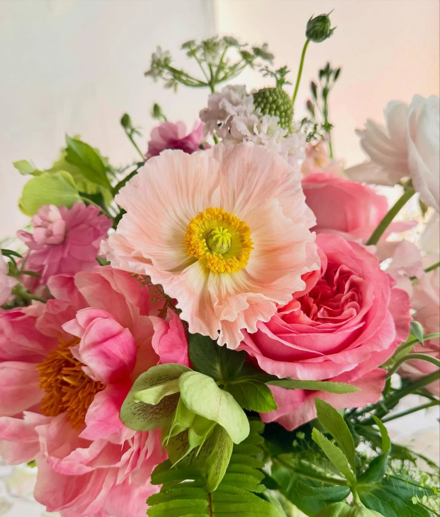 The table is set for this romantic rehearsal dinner - we love creating special moments with flowers 

#Weddings #sususpetals #florals