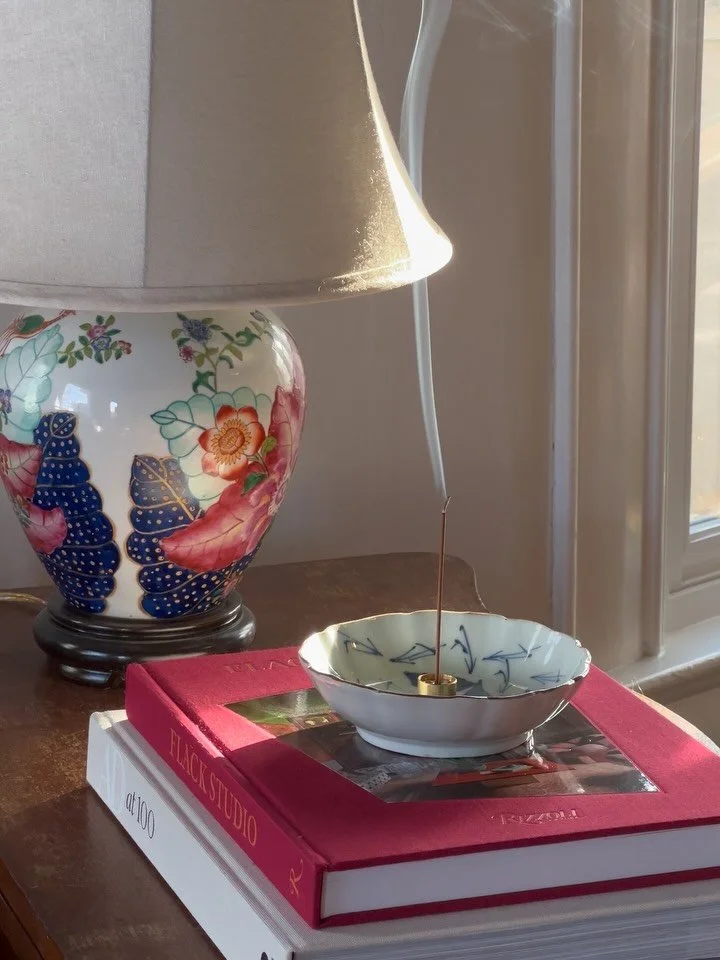 Mini shadow moments from home 🌞
It&rsquo;s been a year and a half since we&rsquo;ve moved into our little bungalow and the details are finally starting to come together. A reminder that good design takes time&hellip; especially if you&rsquo;re chipp