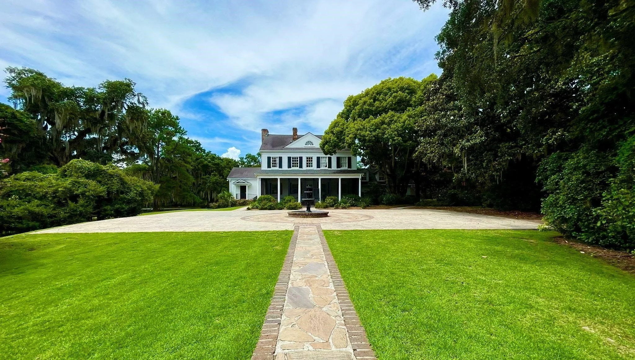 Benefits of Bed Maintenance Services for Clean and Organized Landscapes