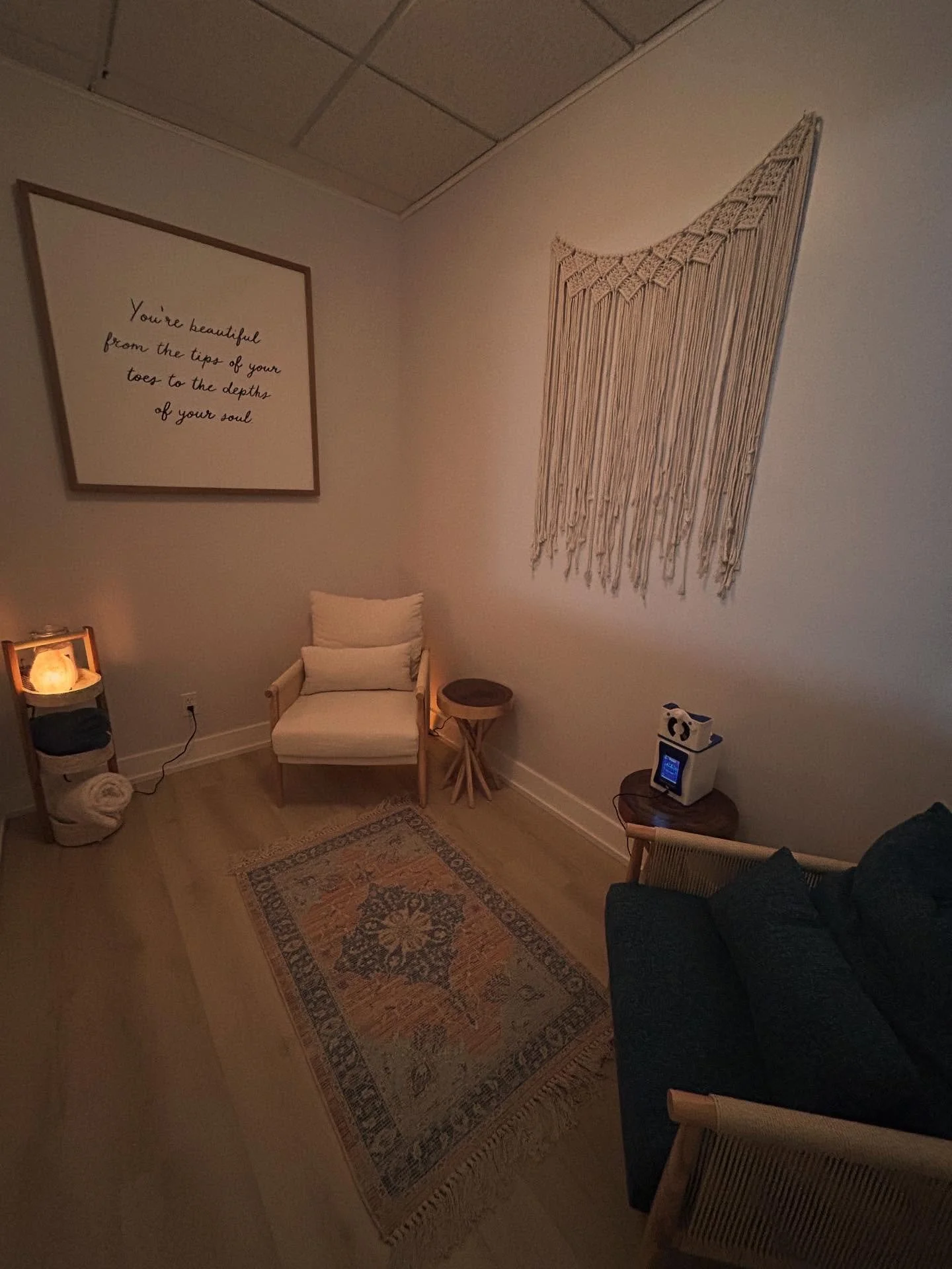 THE SALT LOUNGE IS OPEN

Who knew salt was so helpful!! 

- Reduces inflammation in the airways which improves breathing for conditions like asthma, bronchitis, and COPD 
- Thins mucus for quicker cold recovery
- Skin Health: exfoliates dead skin cel