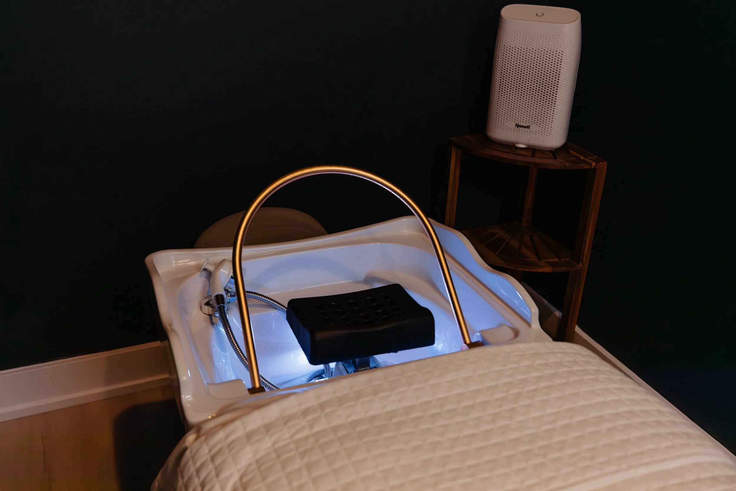 Head spa with bed