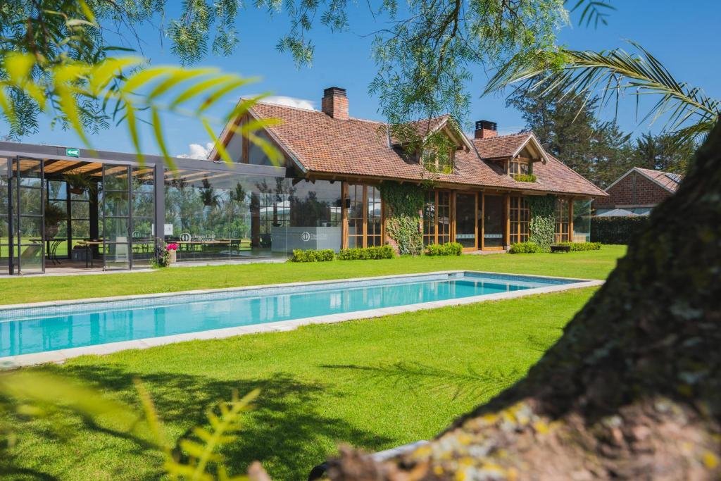 Transfer to La Palma Polo Hotel