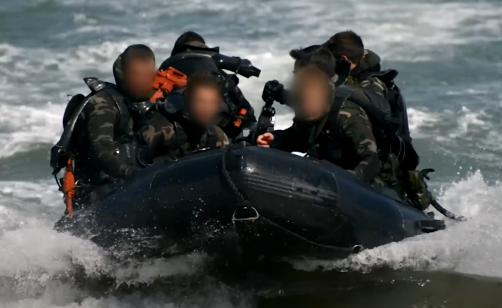 French special force on fast boat.png