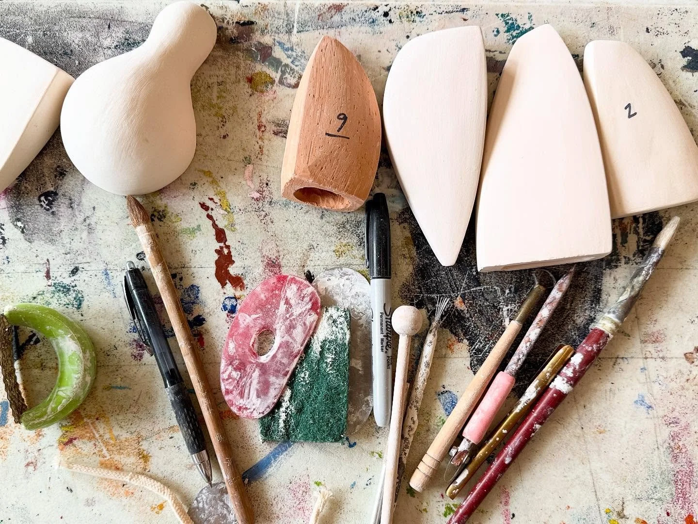 I&rsquo;m enjoying the first of three days @sweetwaterartcenter 🌼 I&rsquo;m leading a hand building workshop. Today we are making hump molds with clay for fun small shapes like scoops and bud vases. Stay tuned to see results 🤩