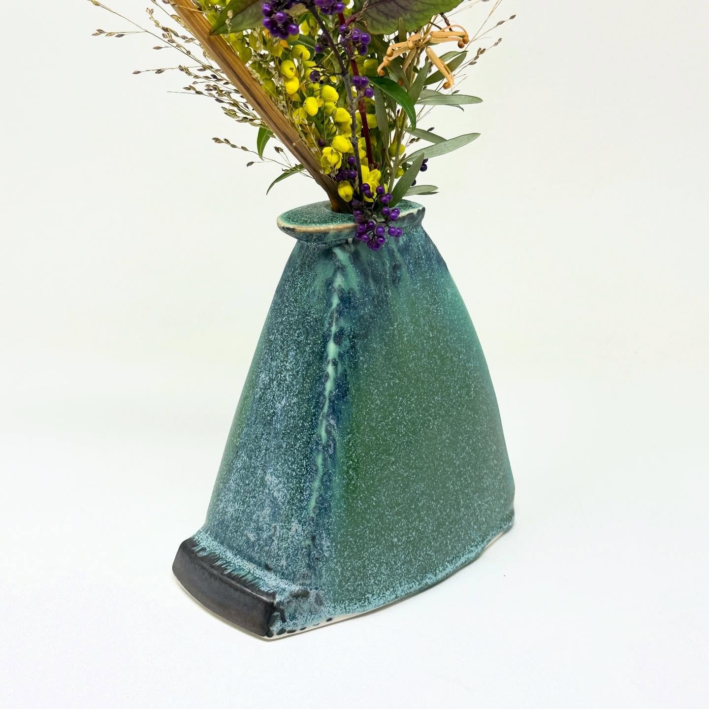 Last Call ☎️

We are having an online sale🎉

Today, Sunday is the last day to browse!
@debspottery has a bunch of cups, plates, and a few surprises. 
@wilkinsonsculpture has sculptural vases, lil magnets, and a couple gorgeous larger works. 

Take a