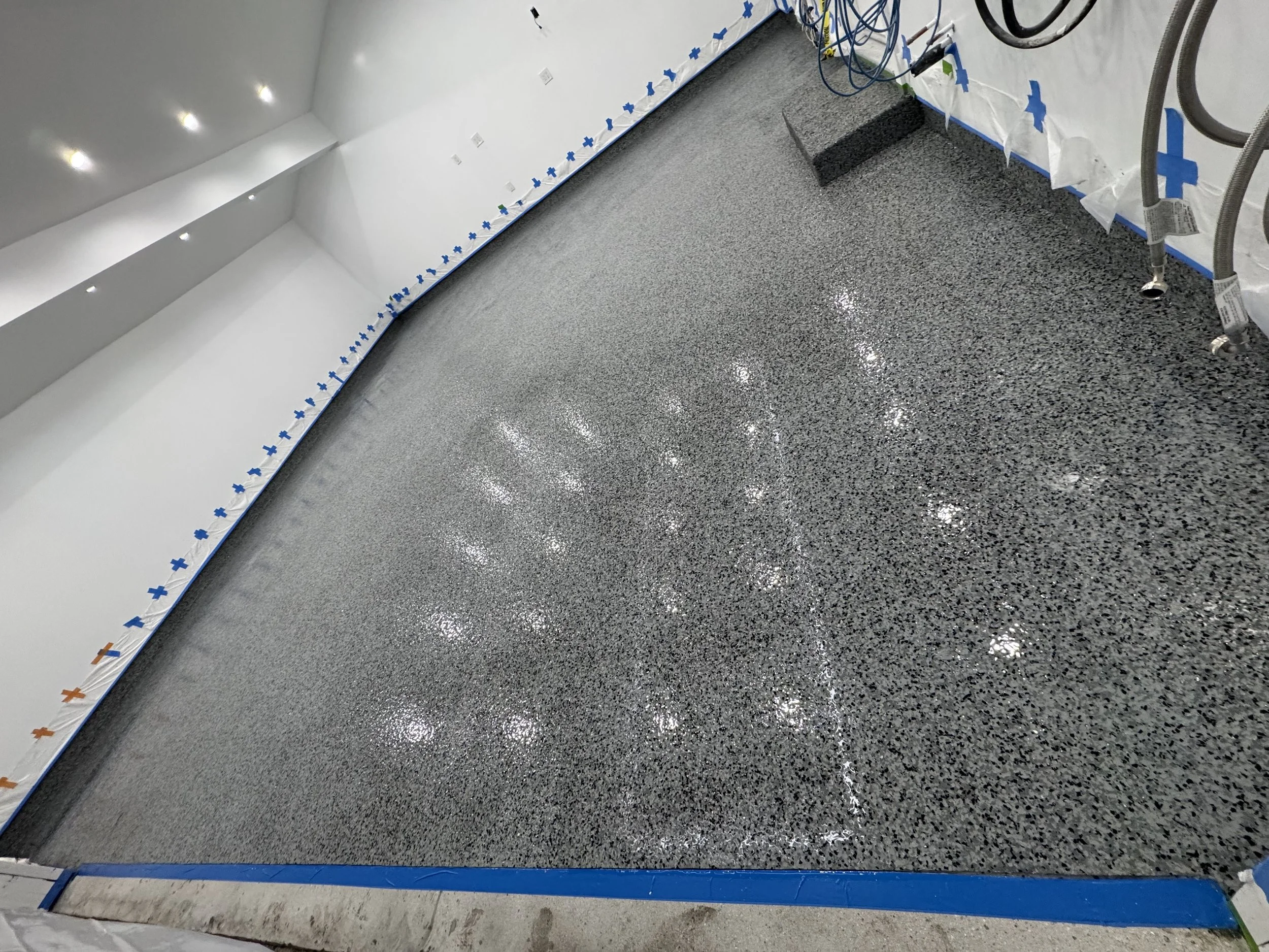 Full broadcast epoxy flake