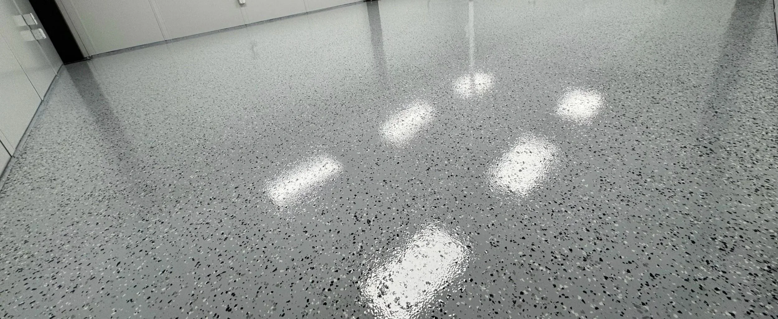 Commercial break room with a gray and white flake epoxy floor in an Orange County business