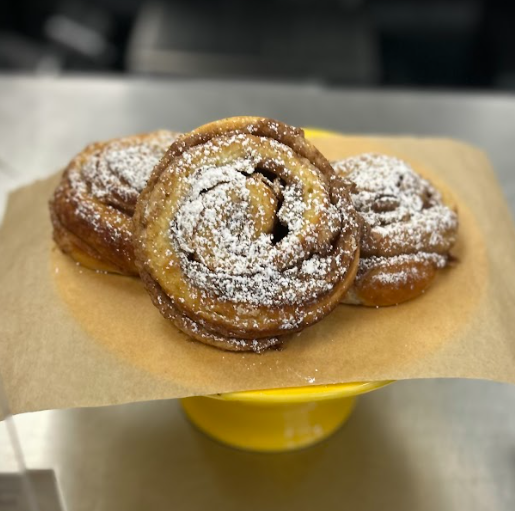 Cinnamon Roll 2.png