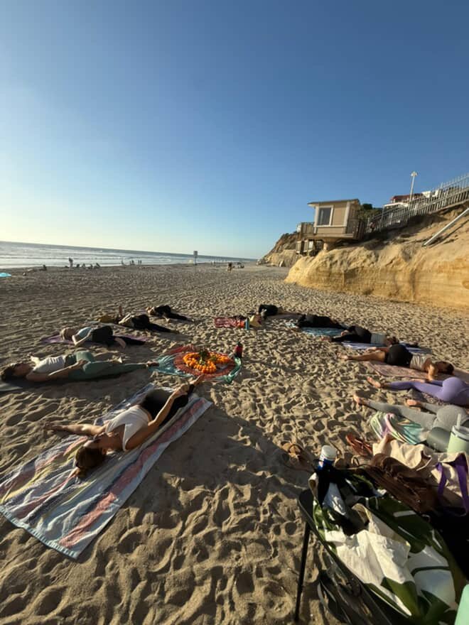 elka_yoga_beach class3.JPG