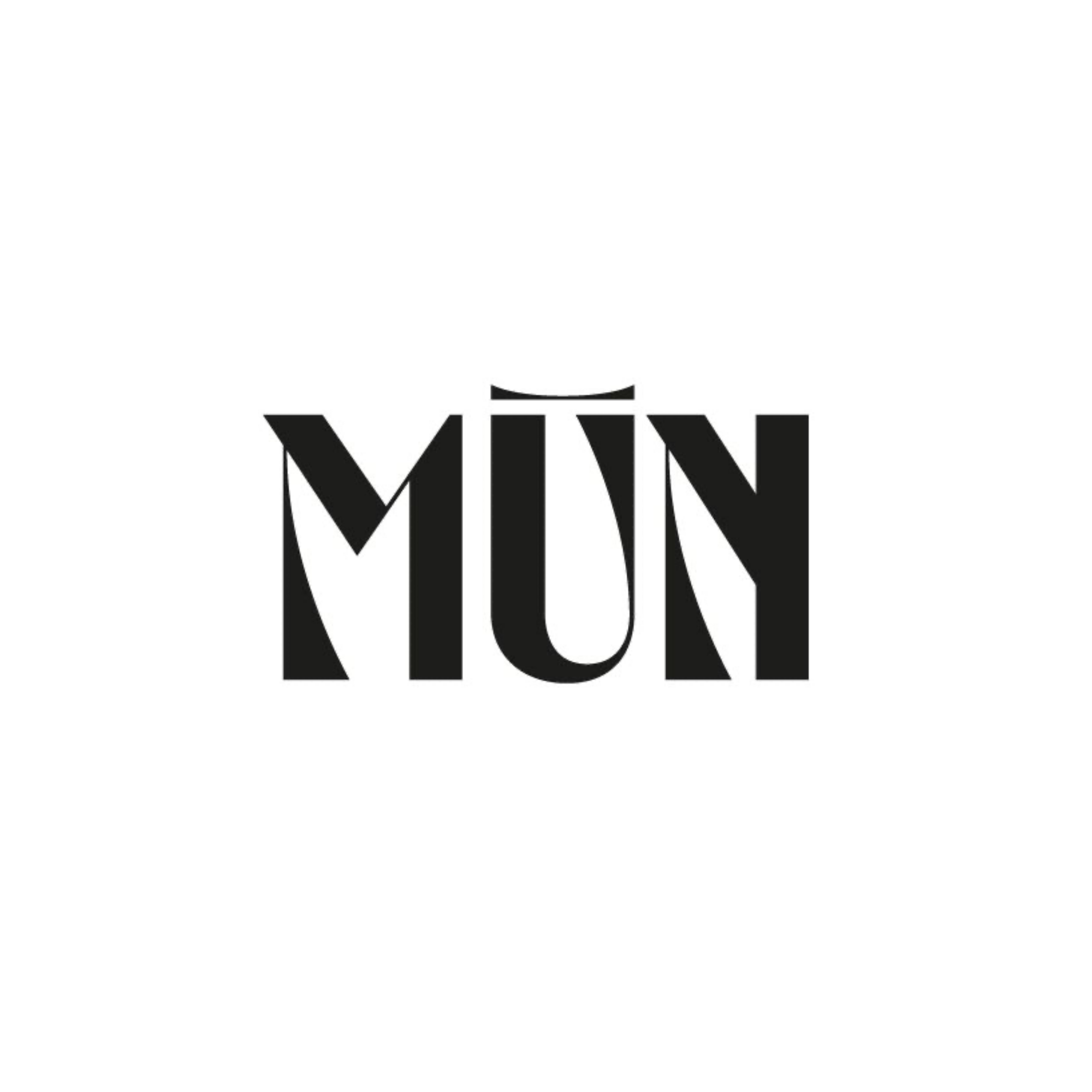 L'image montre le mot 'MIN' écrit en grandes lettres noires sur un fond blanc, avec un motif de demi-cercle au-dessus du texte.