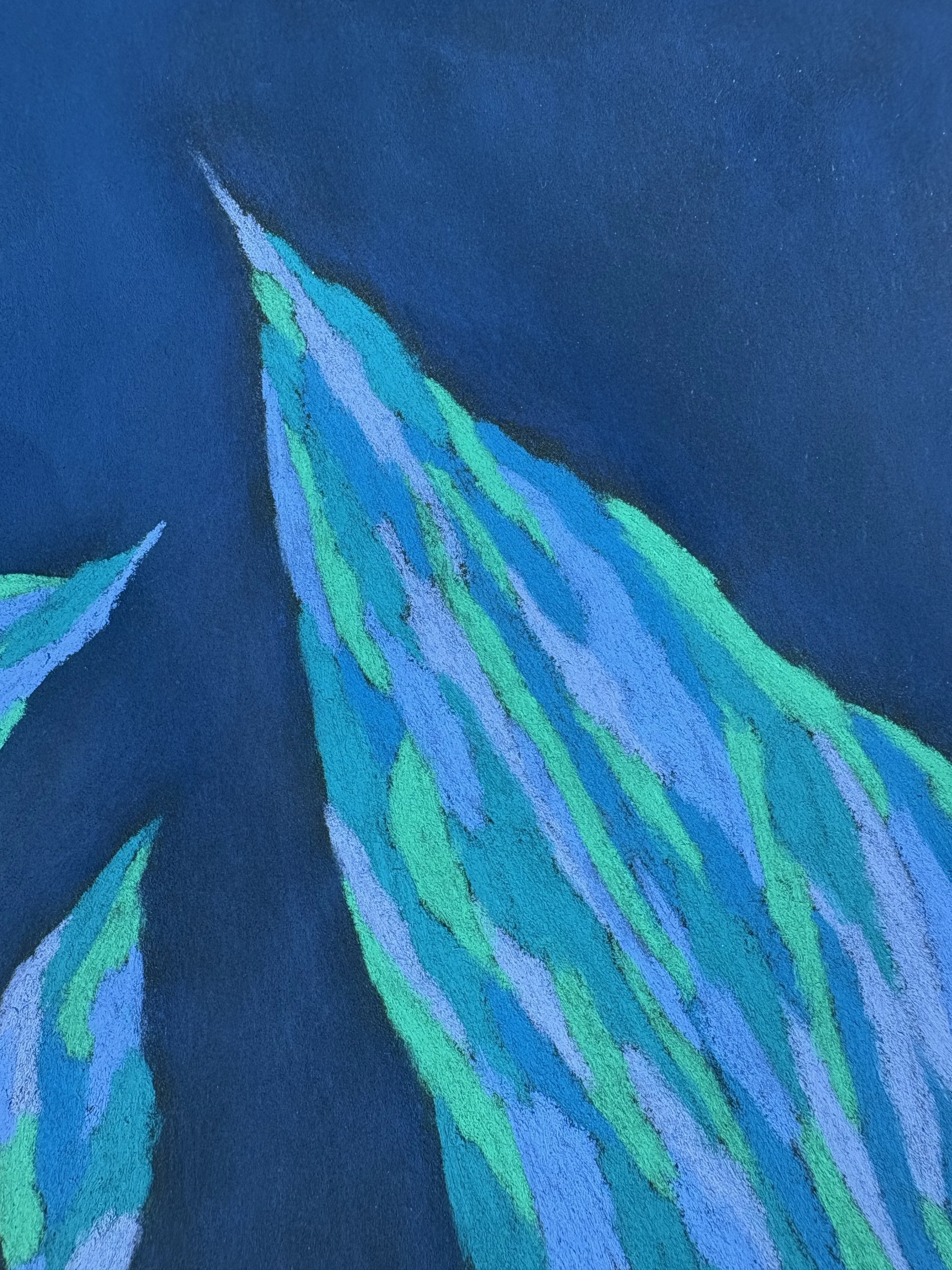 Détail d’un pastel sec abstrait bleu inspiré par la faune et la flore, signé par l’artiste émergente Atelier Cléophée