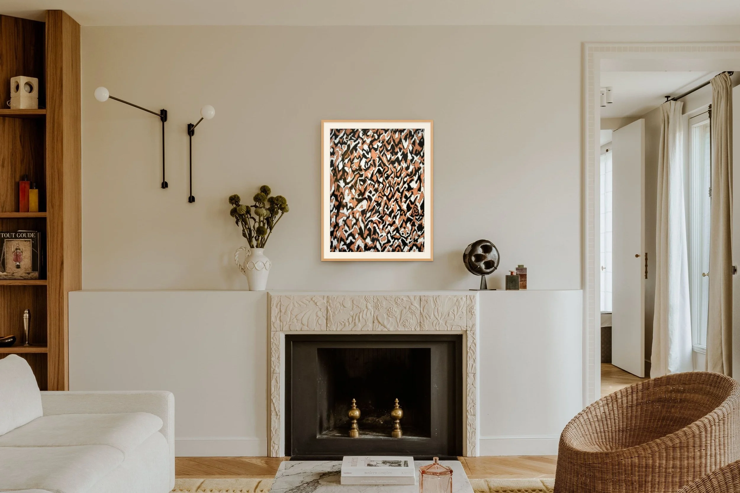 Dessin abstrait au pastel accroché dans un appartement parisien contemporain – Atelier Cléophée