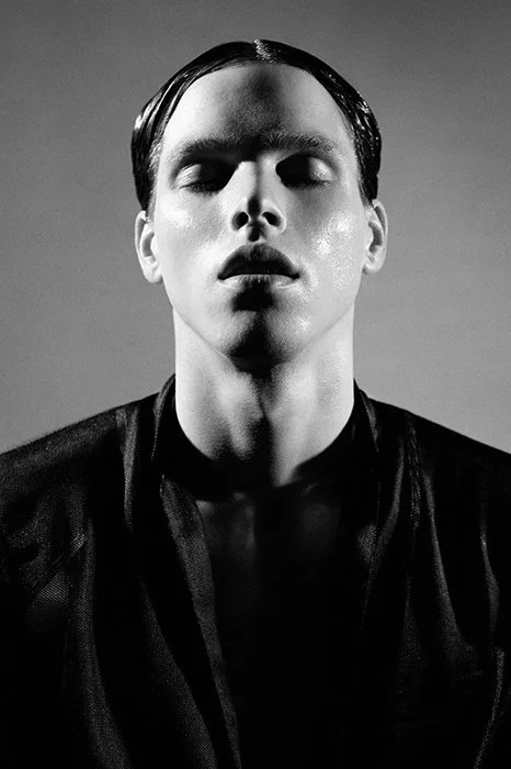 Hair Stylist: Vincent de Moro