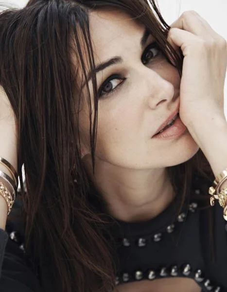 Helena Noguerra - Makeup Artist: Corinne Fouet