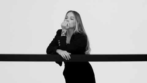 Chanel - Margot Robbie & Ali MacGraw - Manicurist: Huberte Cesarion