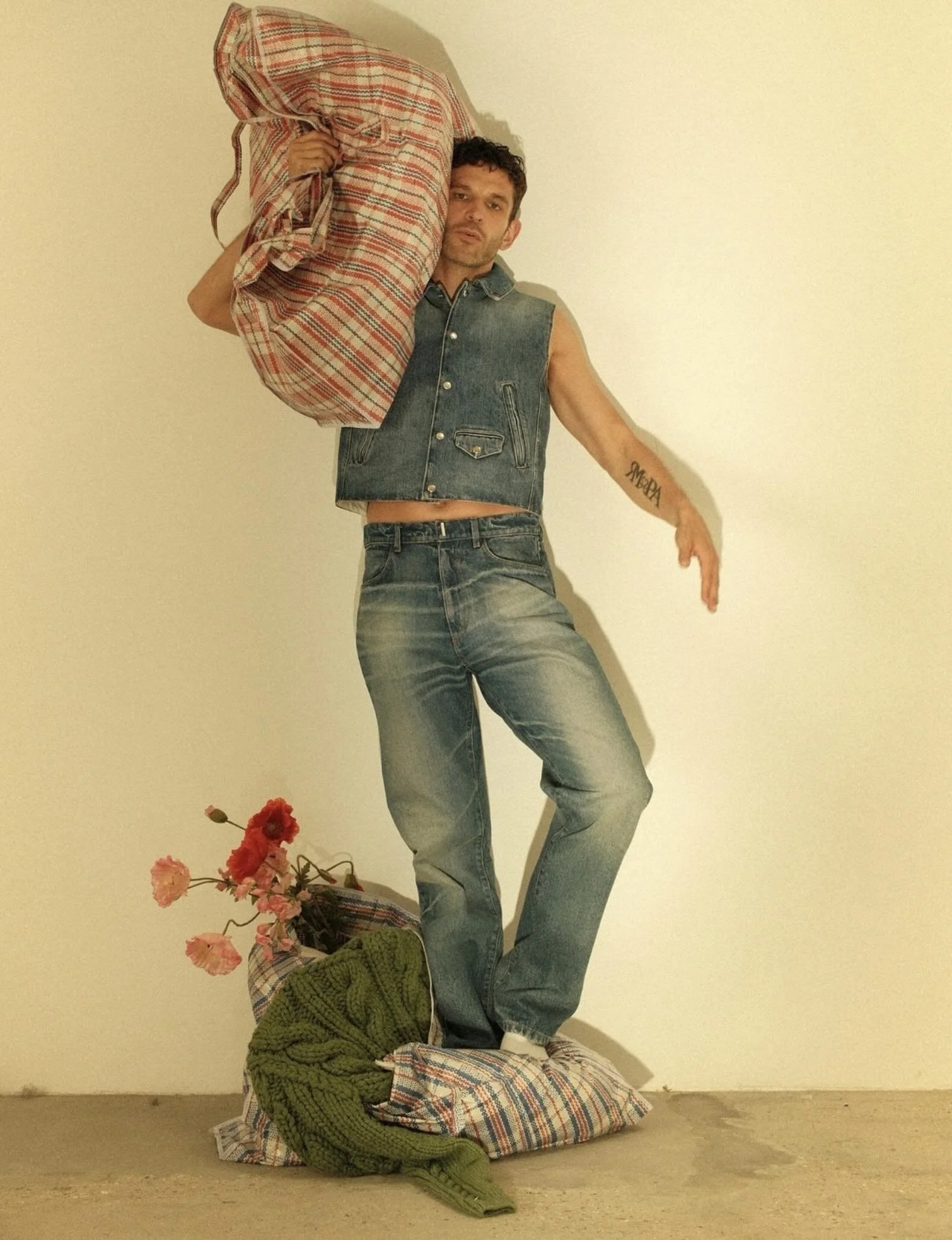 Behind the Blinds / Arnaud Valois - Emmanuel Giraud