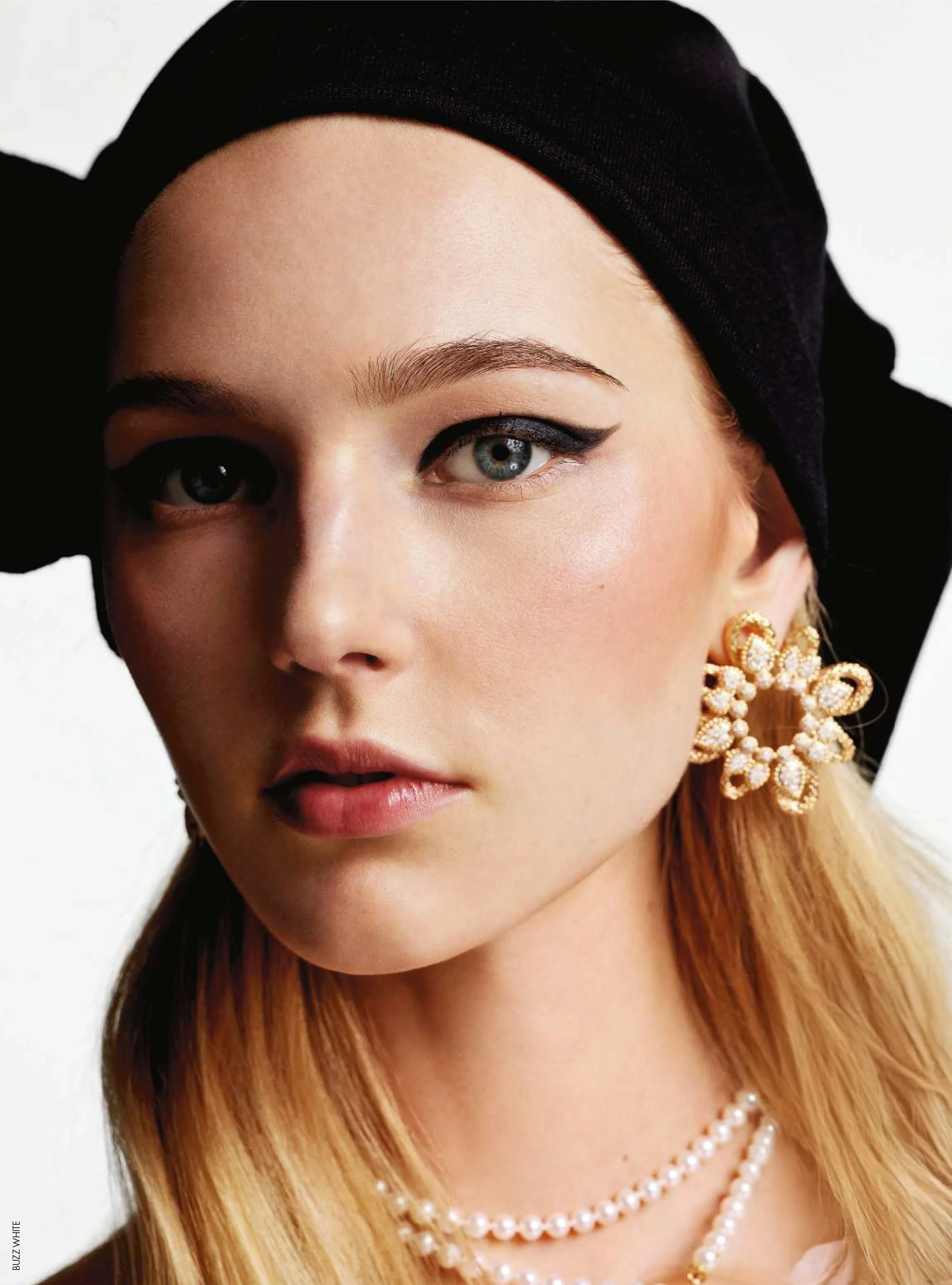 Elle France - Buzz White