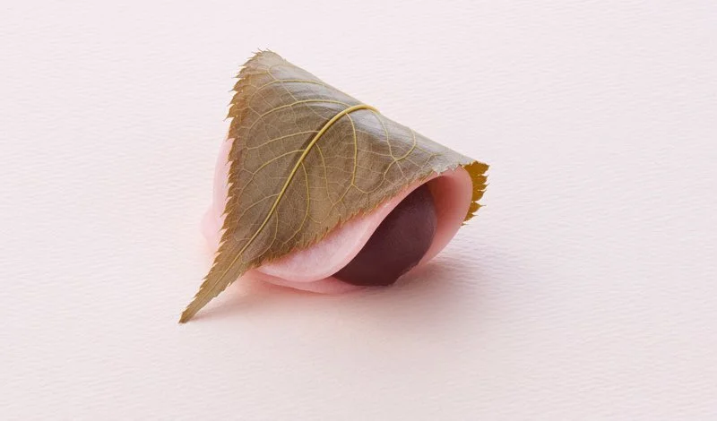 Bean paste rice cake wrapped in cherry leaf