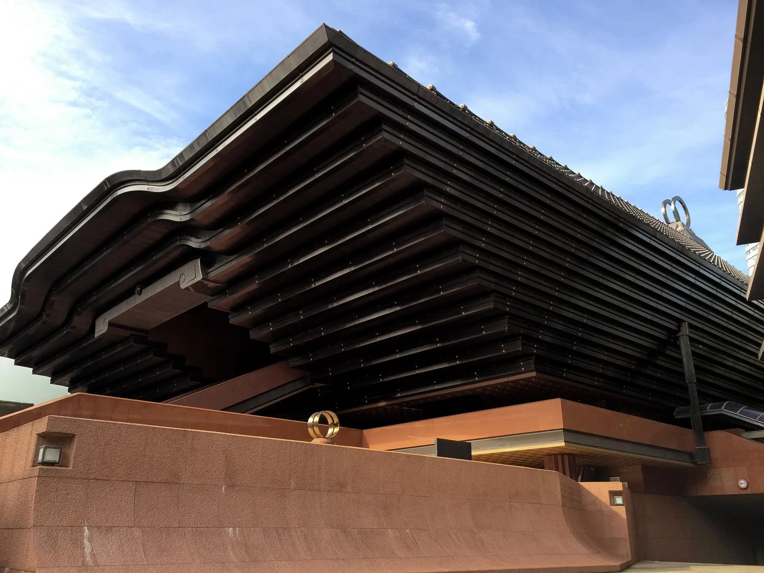 Reiyukai Shakaden Temple 002.jpg