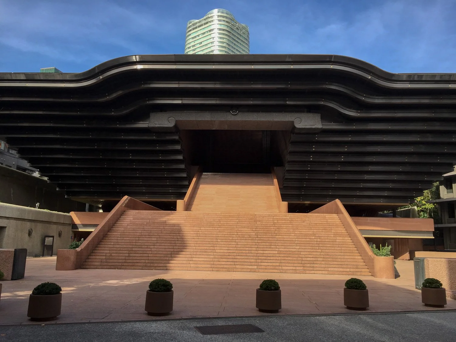 Reiyukai Shakaden Temple 004.jpg