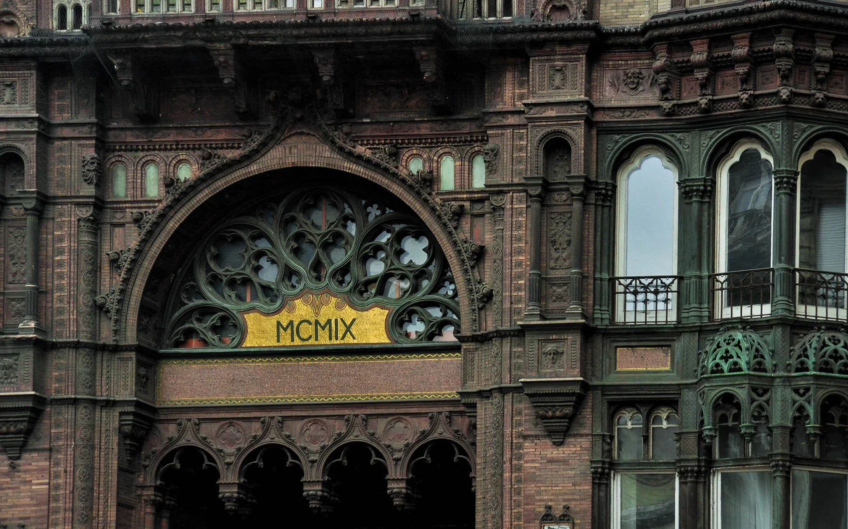 Párisi Udvar – Budapest’s Cinematic Passage of Time