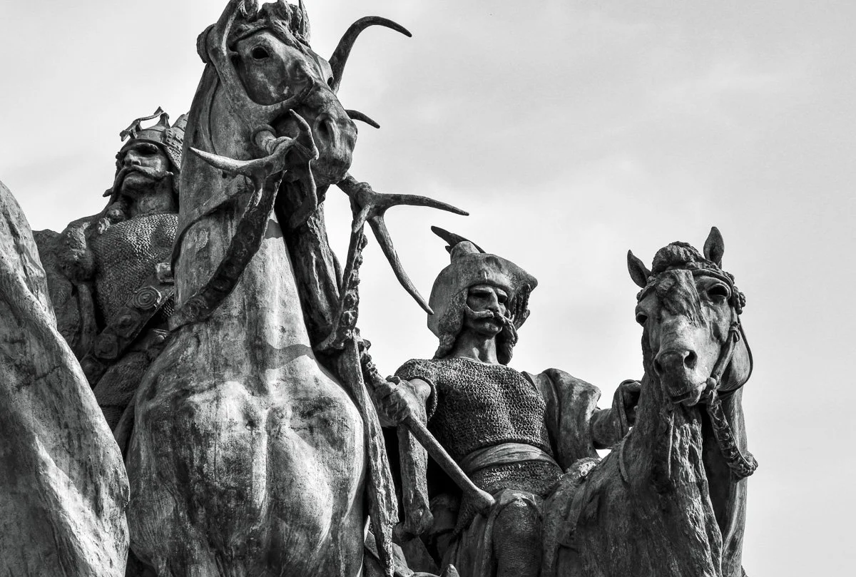 Hősök tere – Hungary Cast in Stone