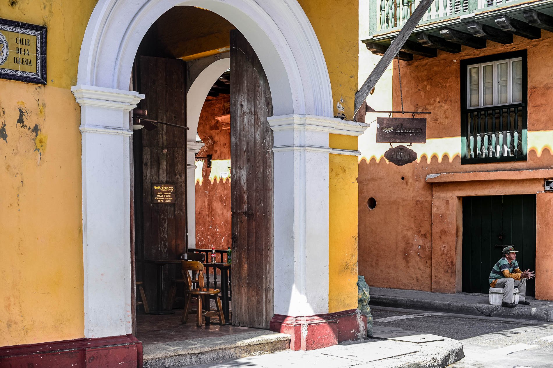 Cartagena’s Literary Corner – El Ábaco Bookstore