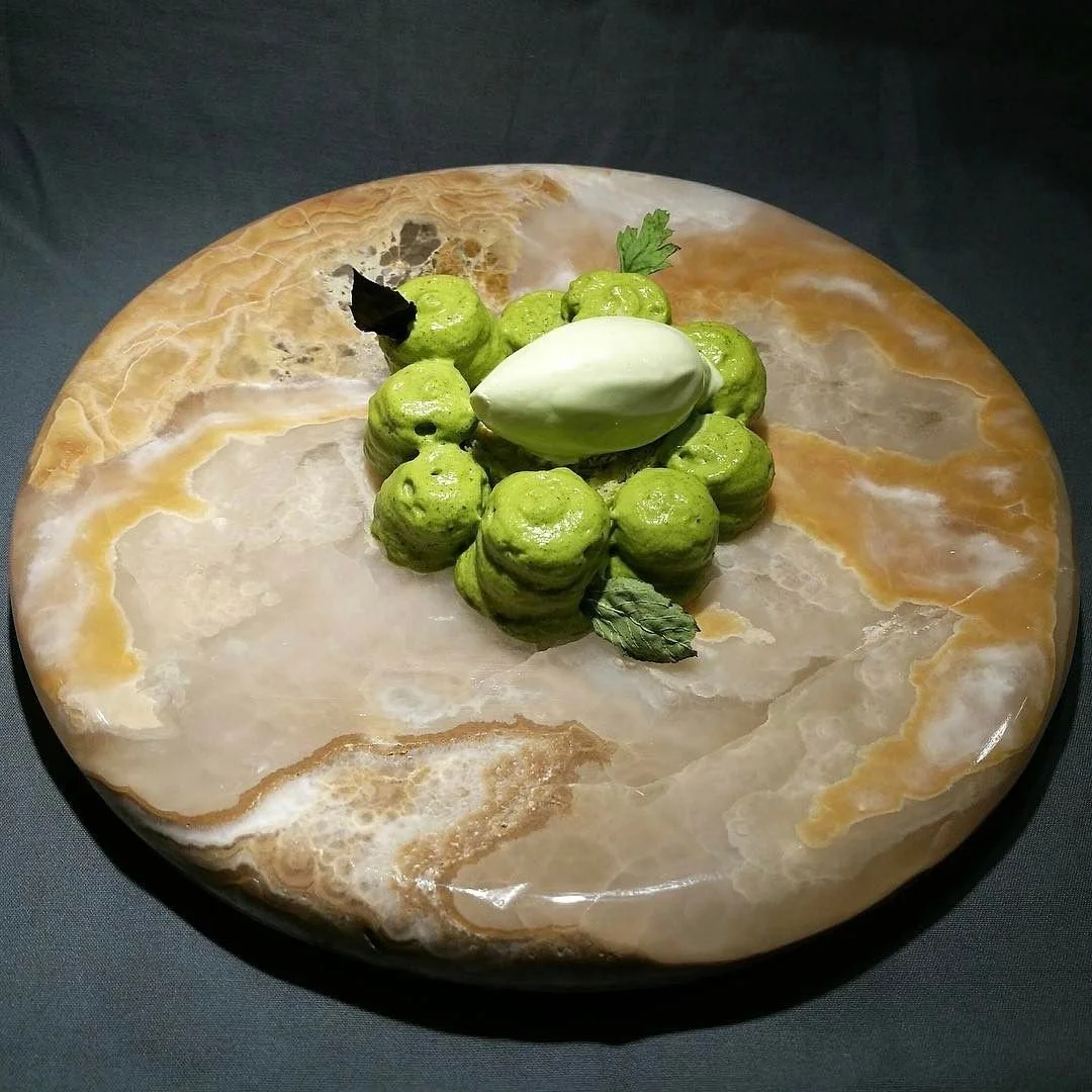 dulce de los quelites. Espuma de quintonil y cenizo, helado de pipicha y albahaca- bizcocho de hoja santa y hoja de aguacate