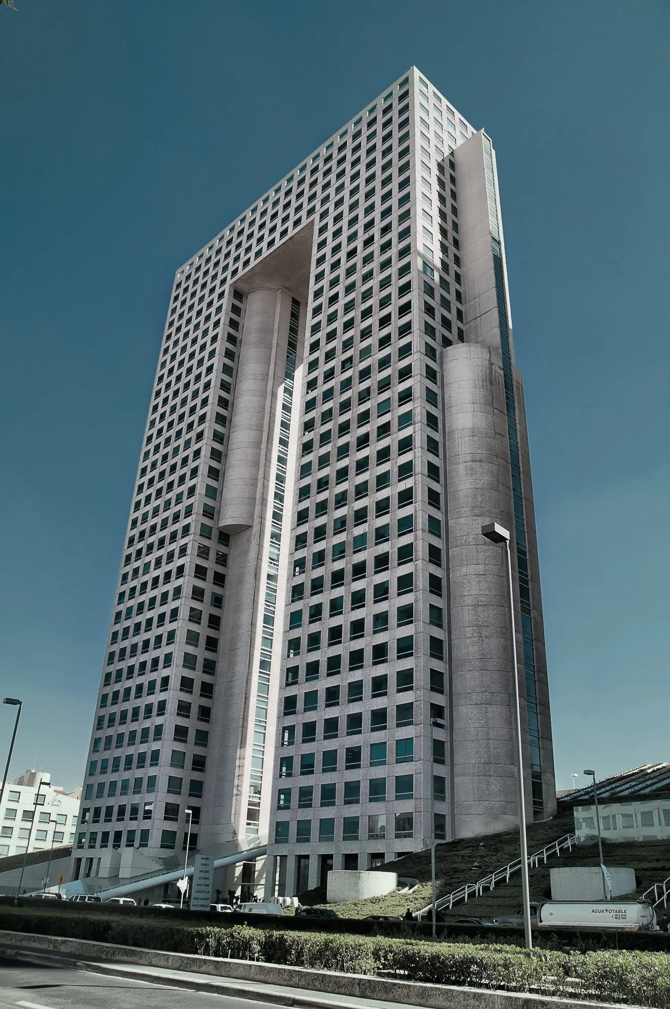 El Pantalón, Architecture and Identity in Mexico City