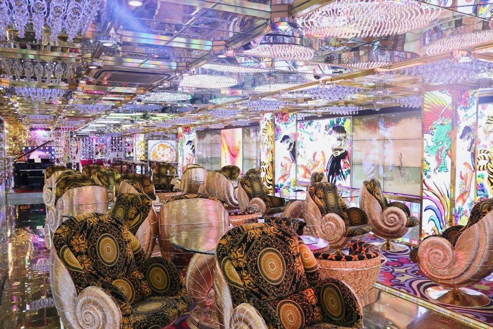 obotCabaret Restaurant 003.jpg