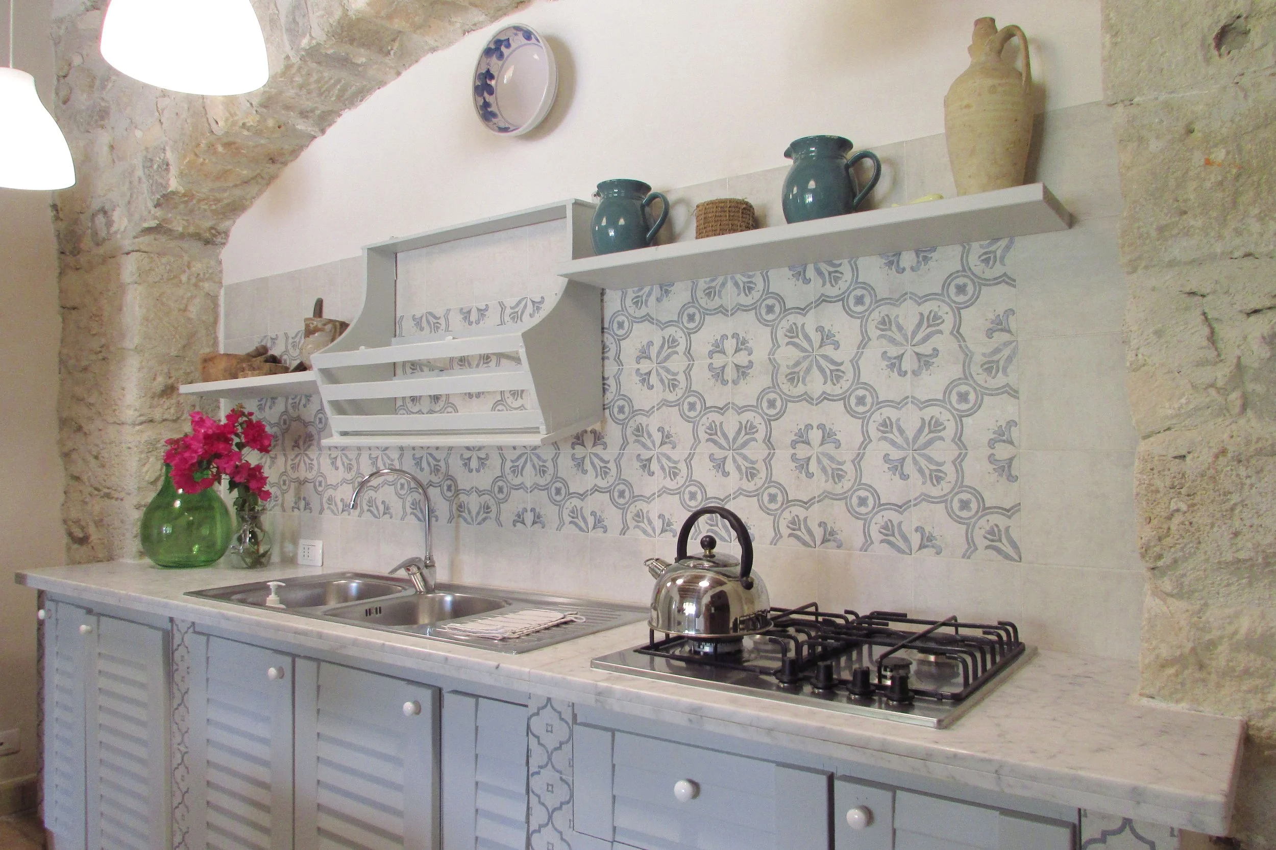 apt 4 kitchenette.JPG