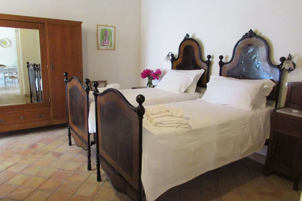 Apt 4 Room 2 bedroom