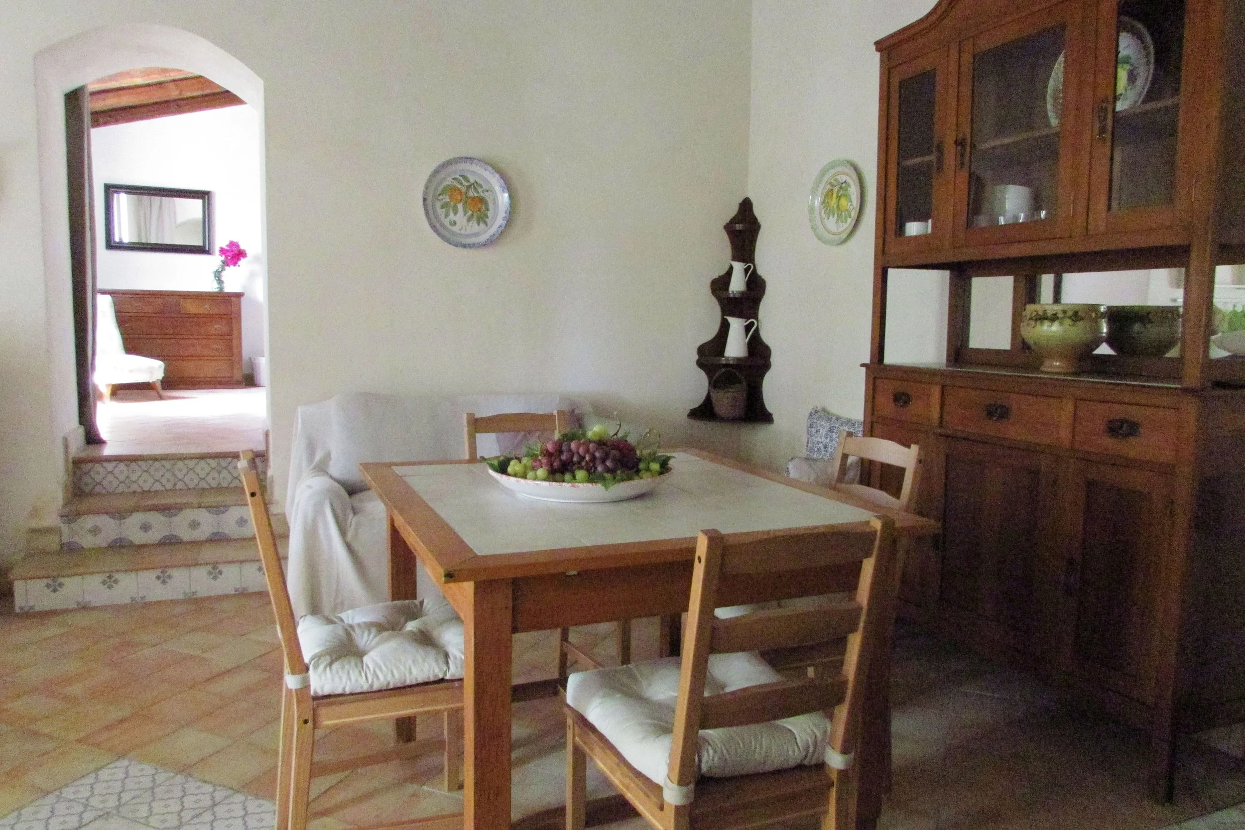 apt 5 living (1).JPG