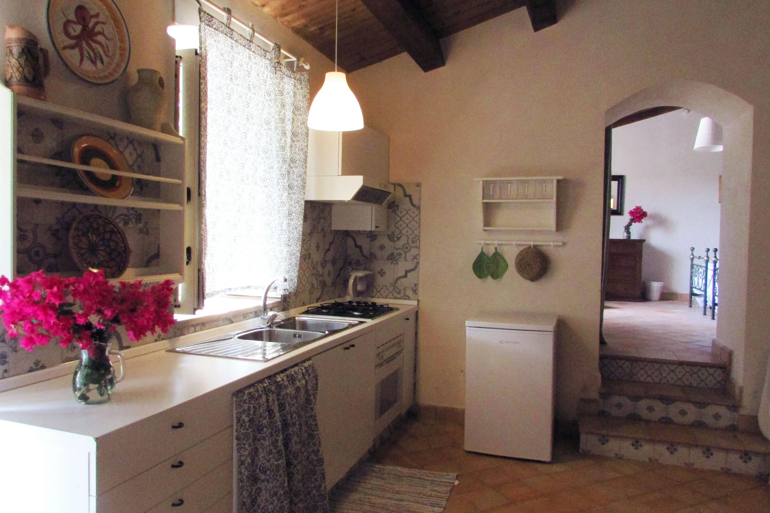 apt 5 kitchenette.JPG