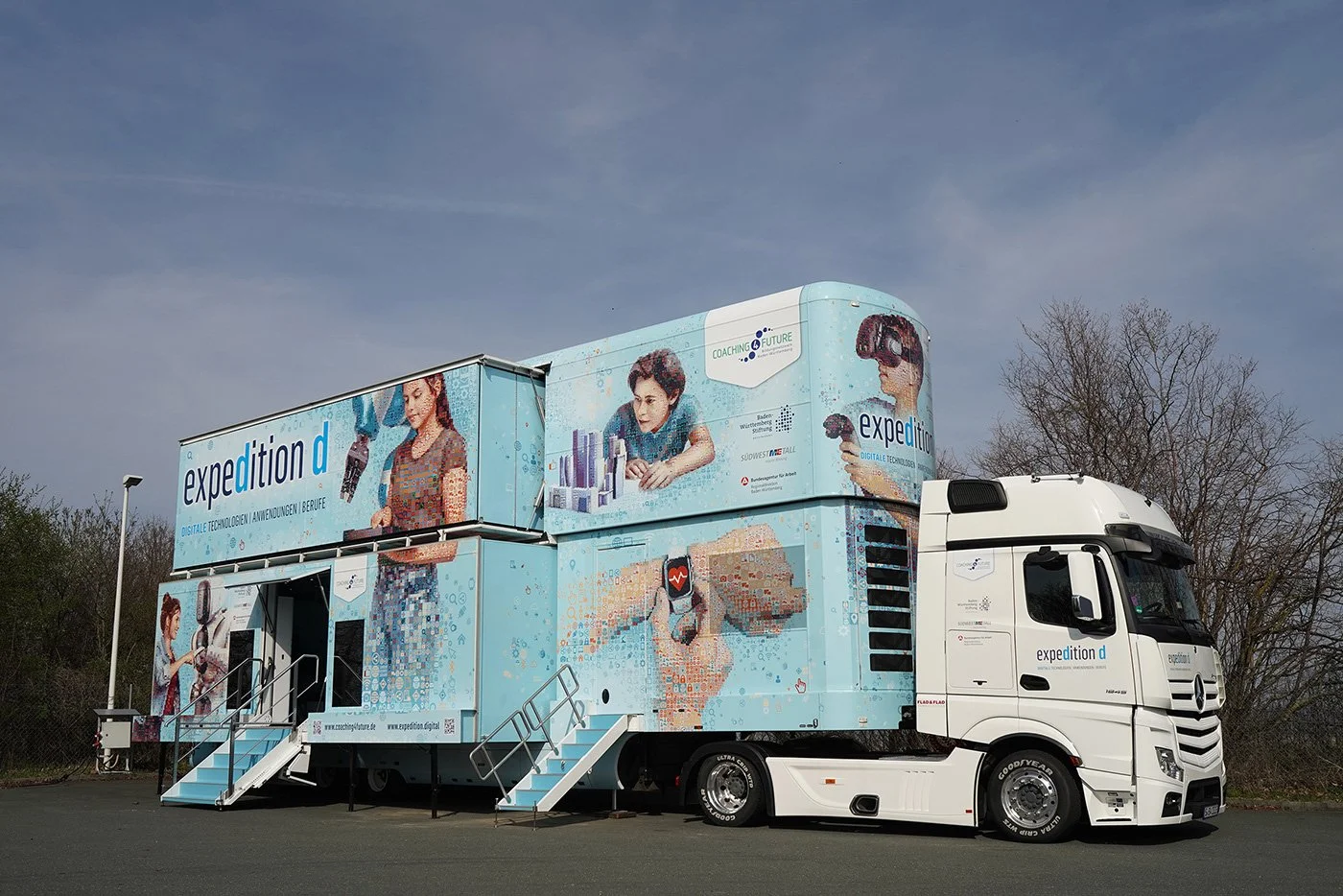    Expedition.Digital    roadshow truck – visiting schools across Germany. Mosaics on display.  