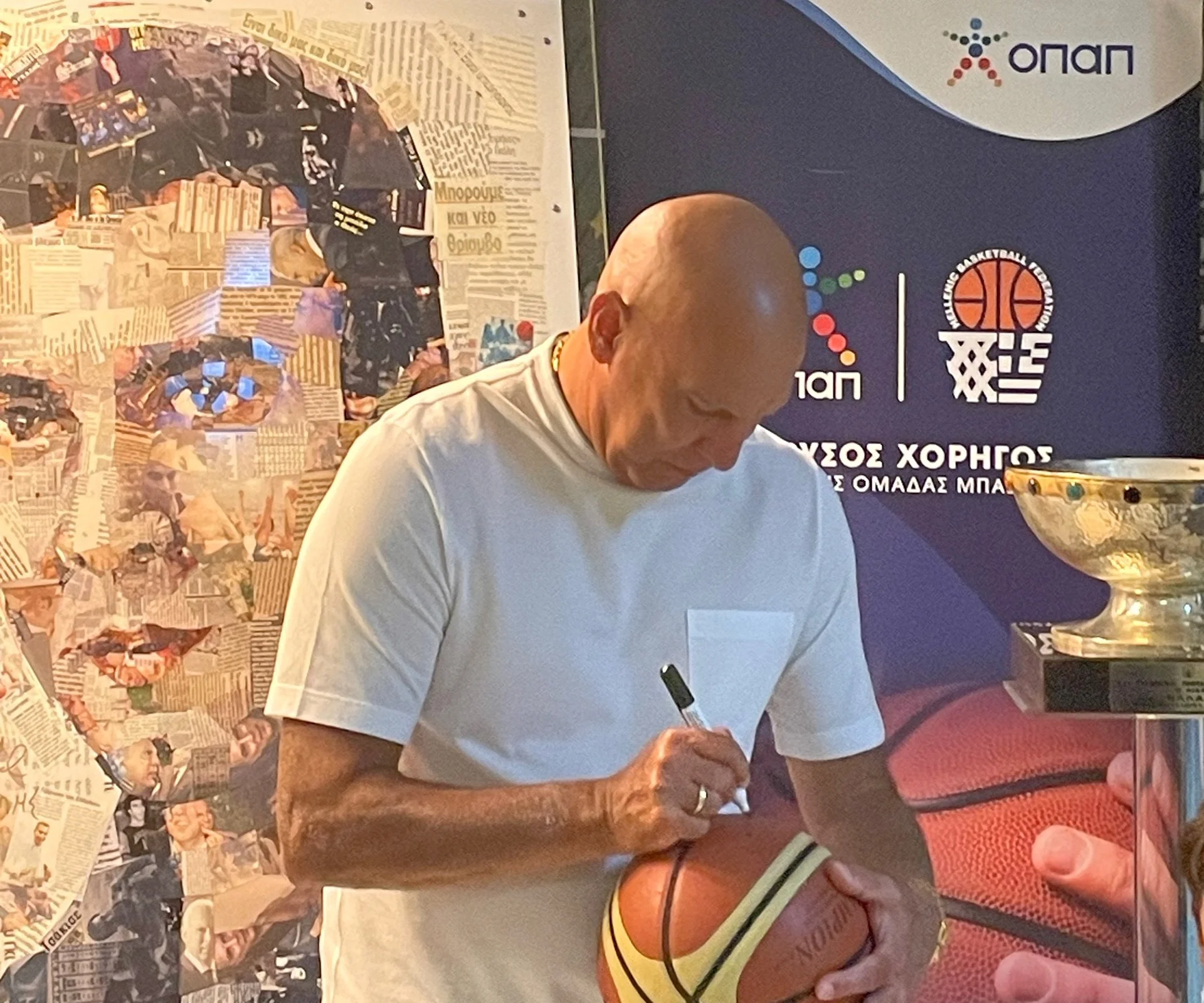 tsevis-bald-man-signs-basketball-hellenic-federation.jpg