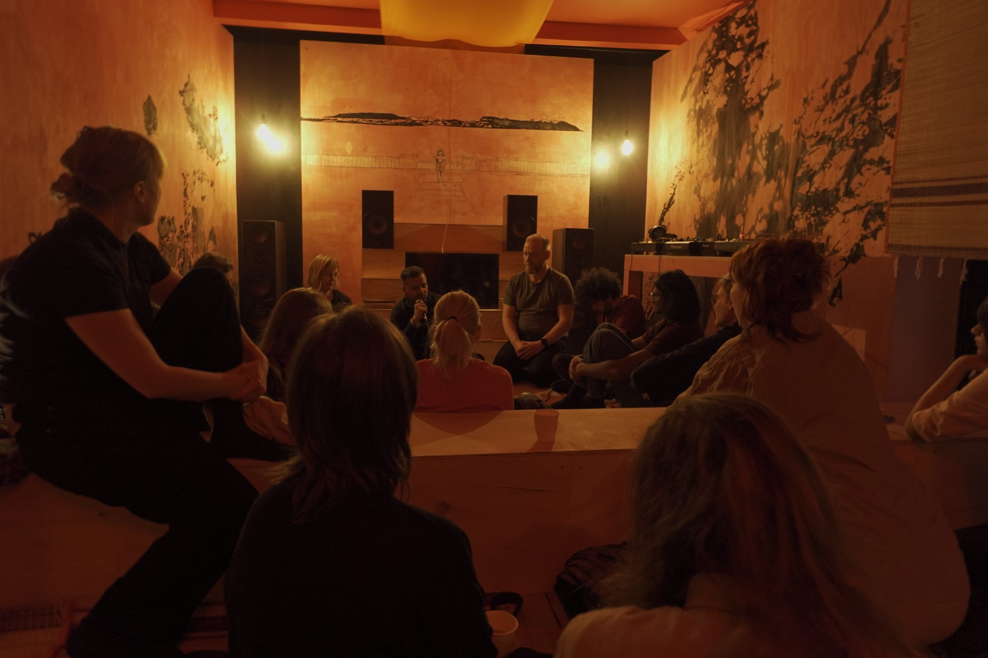 Kunstnersamtale: Verdens ende / SASUSU Radio