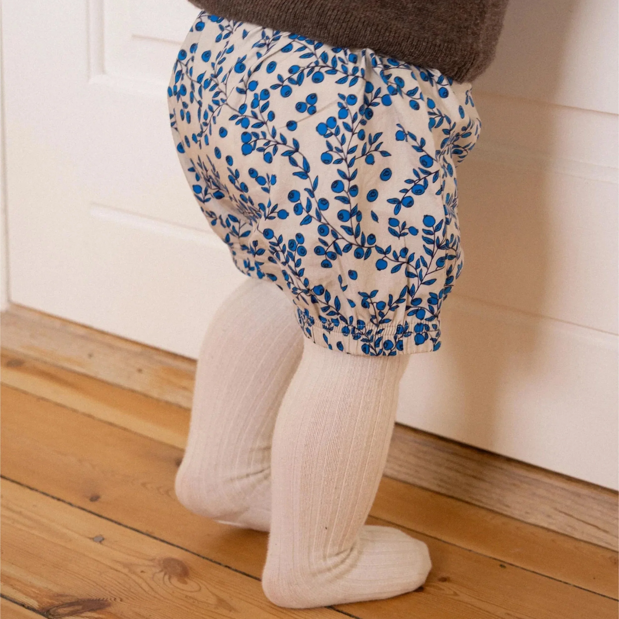 Baby bloomers with blueberries print, freelance print design collaboration with louie louie, Denmark,