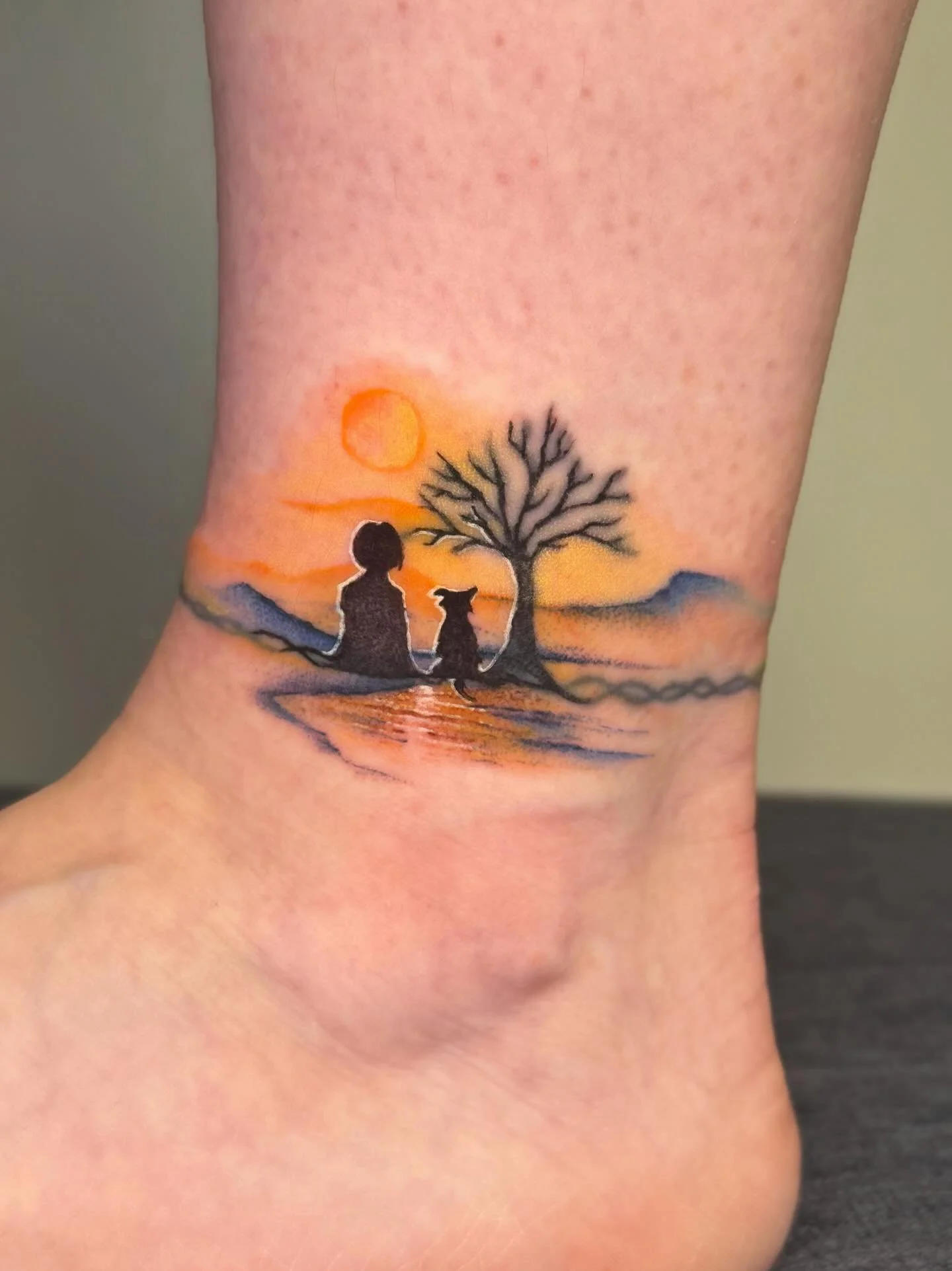 #tattoo #tattoos #tattooartist #sunsettattoo  #memories #colortattoo #fineline #linework #finelinetattoos #lineworktattoo #lovelife