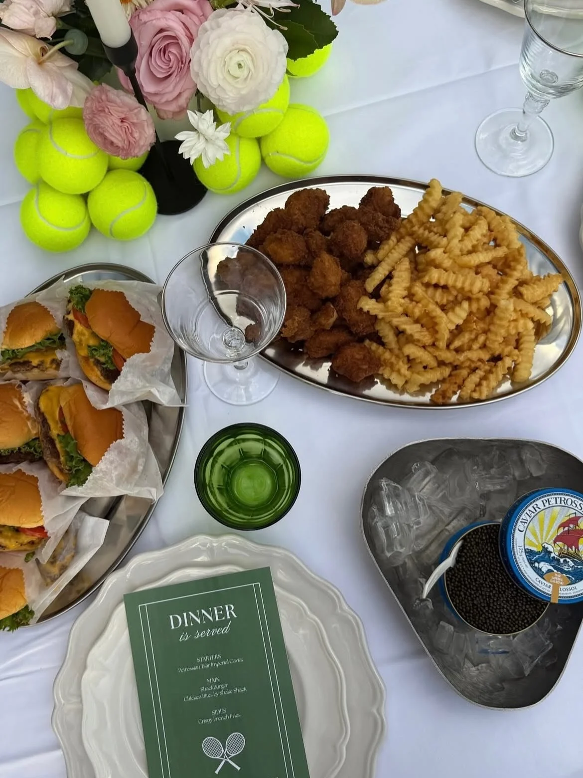 US Open season may be over, but we kept the spirit alive 🎾✨ A private tennis-inspired dinner party for our client, paired with match-day treats: Shake Shack classics and @petrossiannyc caviar 💋

Tablescape: @yournextdinnerparty_