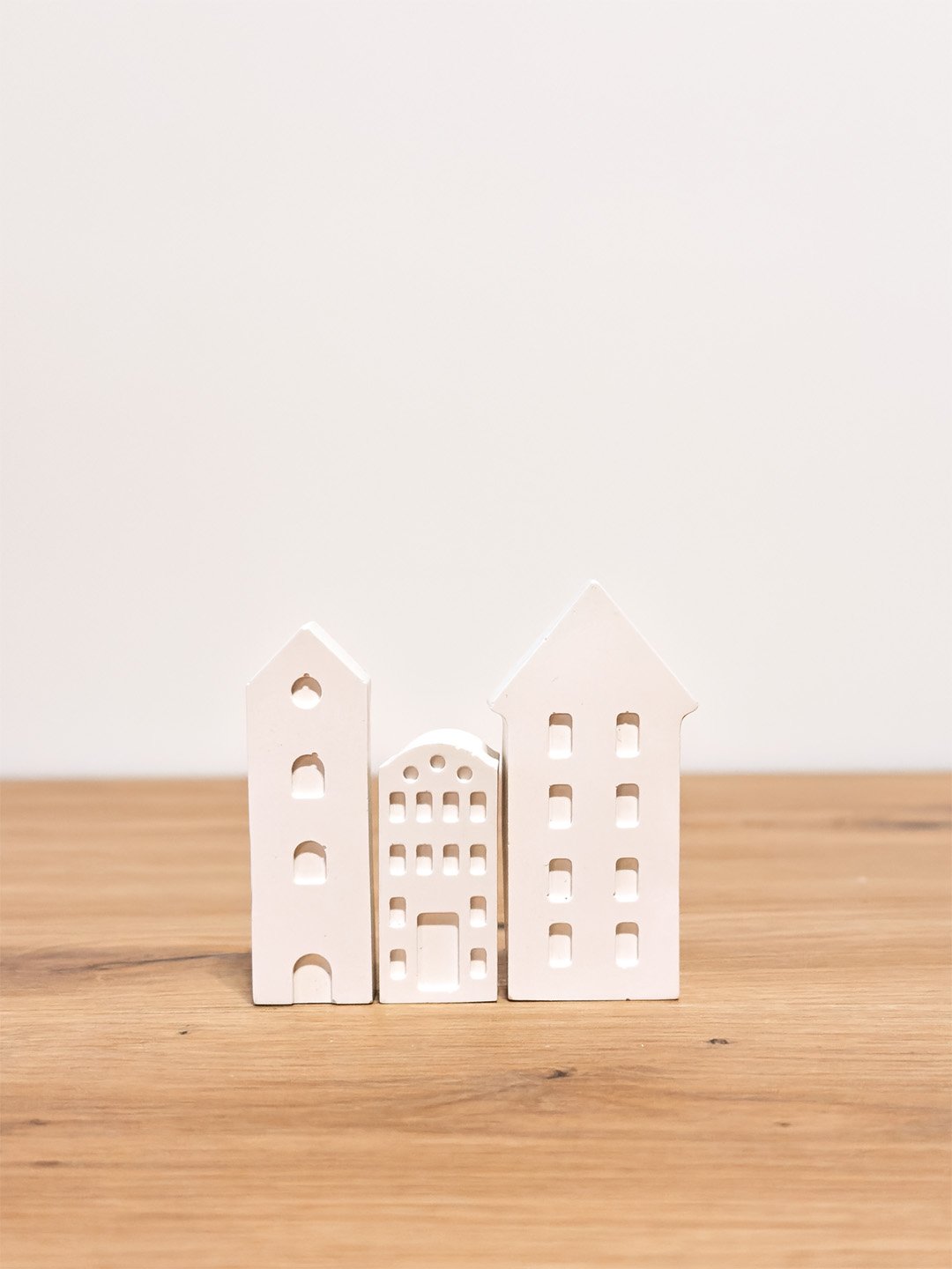 Altbau-Ensemble mit Charakter – Einzelstück – Raysin-Häuser – handgegossen – weiß