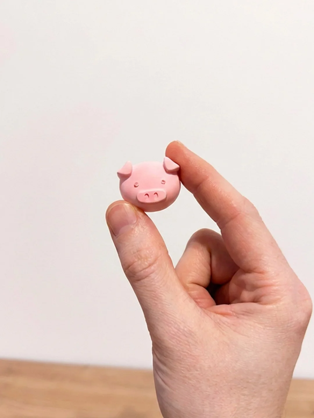 Fräulein Wutz – rosa Raysin-Schwein – handgegossen