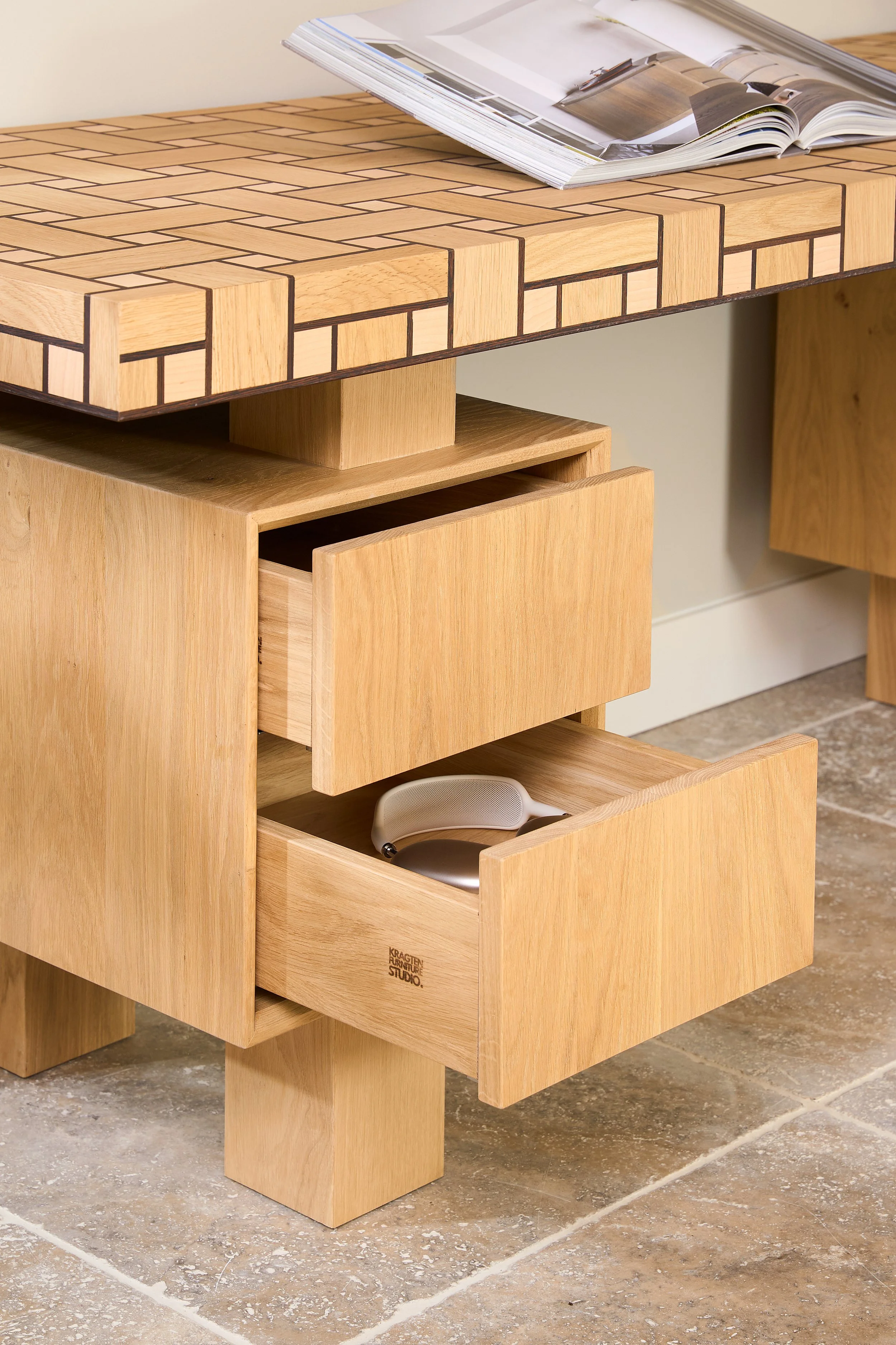 Tressé bureau met lades – design meubel van KragtenStudio