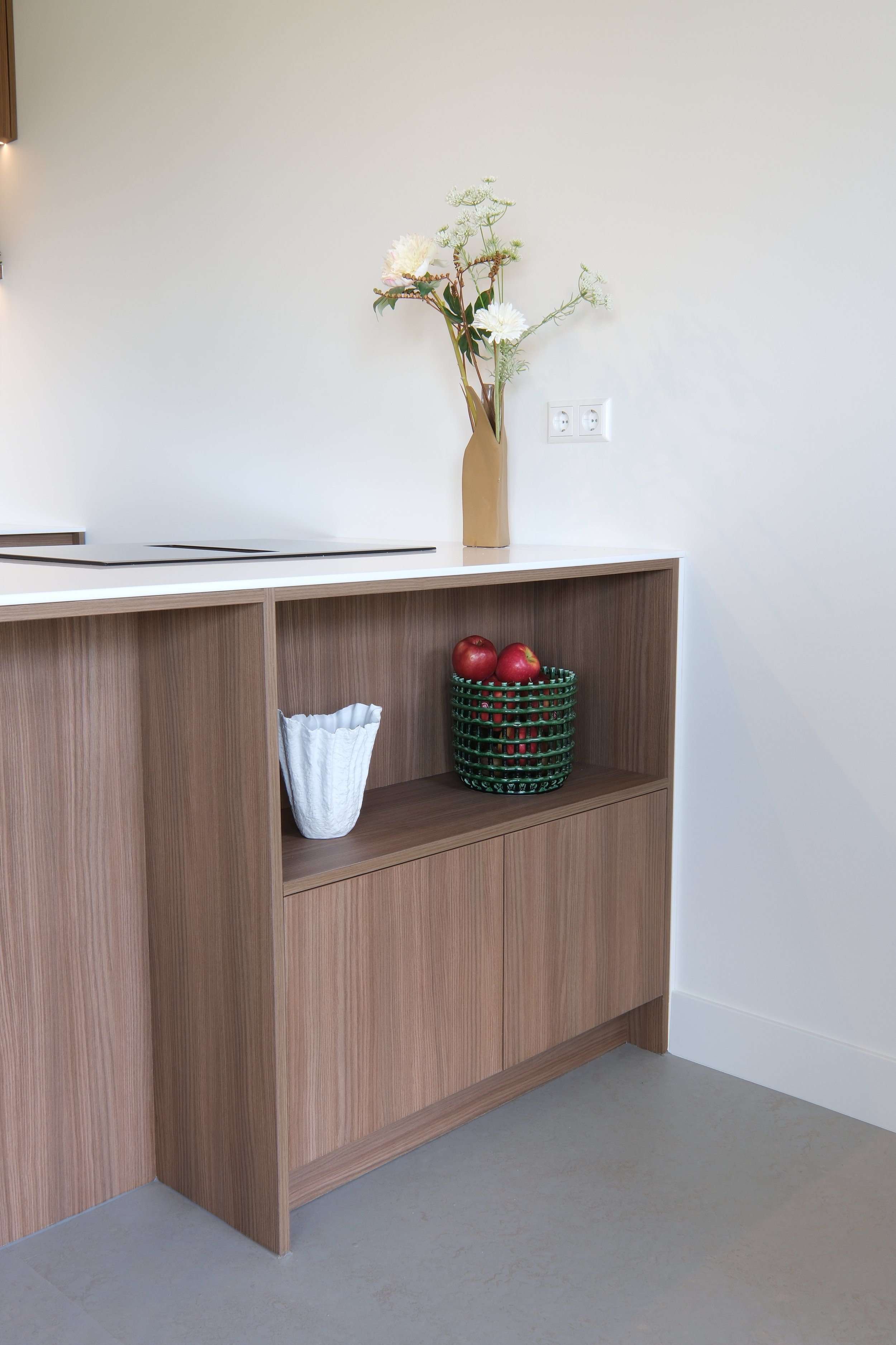 Open vak in het eiland van de Decolegno keuken – KragtenStudio