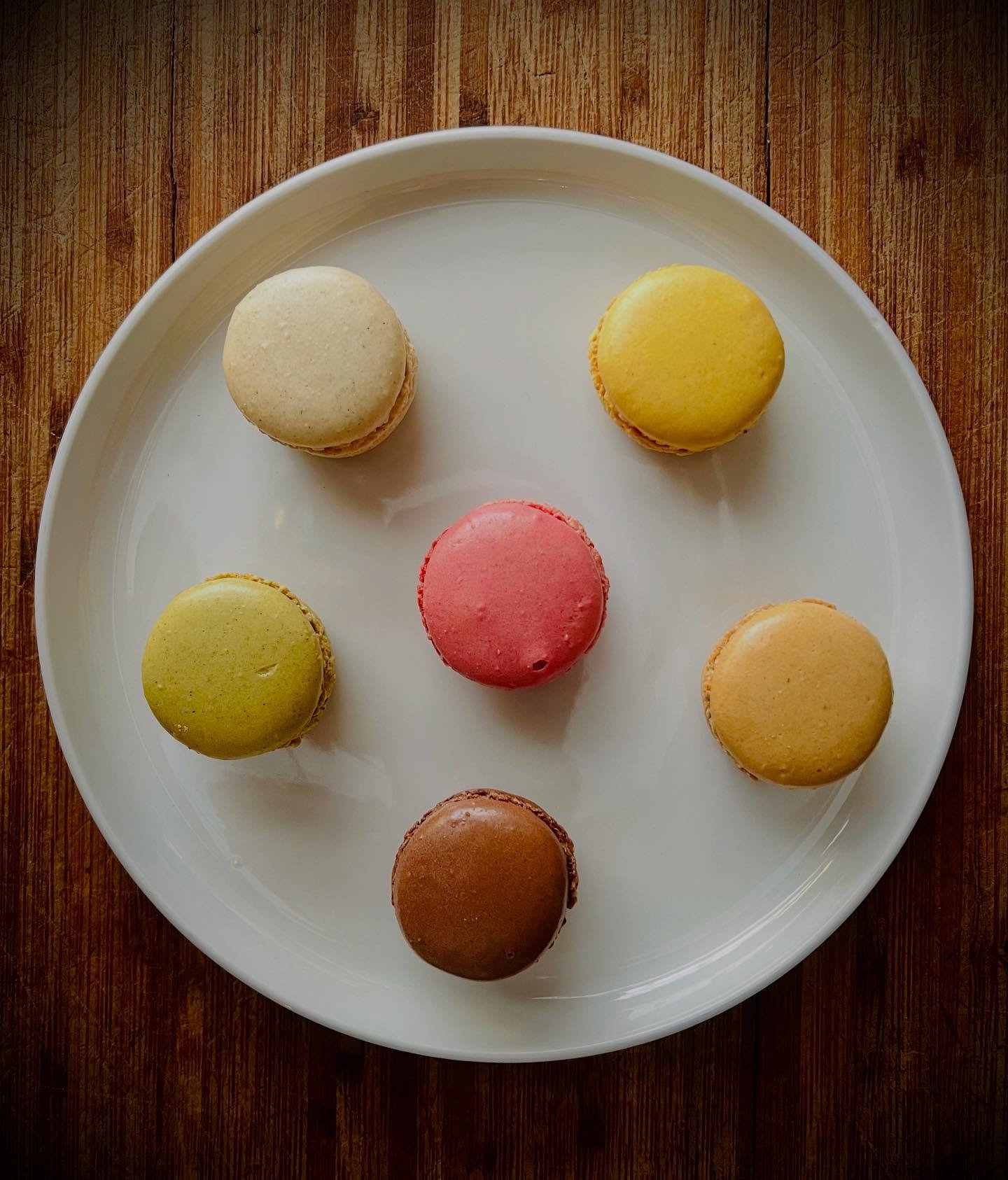 Chocolate , coffee , raspberry, vanilla , pistachio or lemon ? 🤤 which one is your favourite? If you not sure - just order all of them on Bistrot Michael trough Deliveroo ☝️ #macarons #cafe #bistro #manchester #food #foodporn