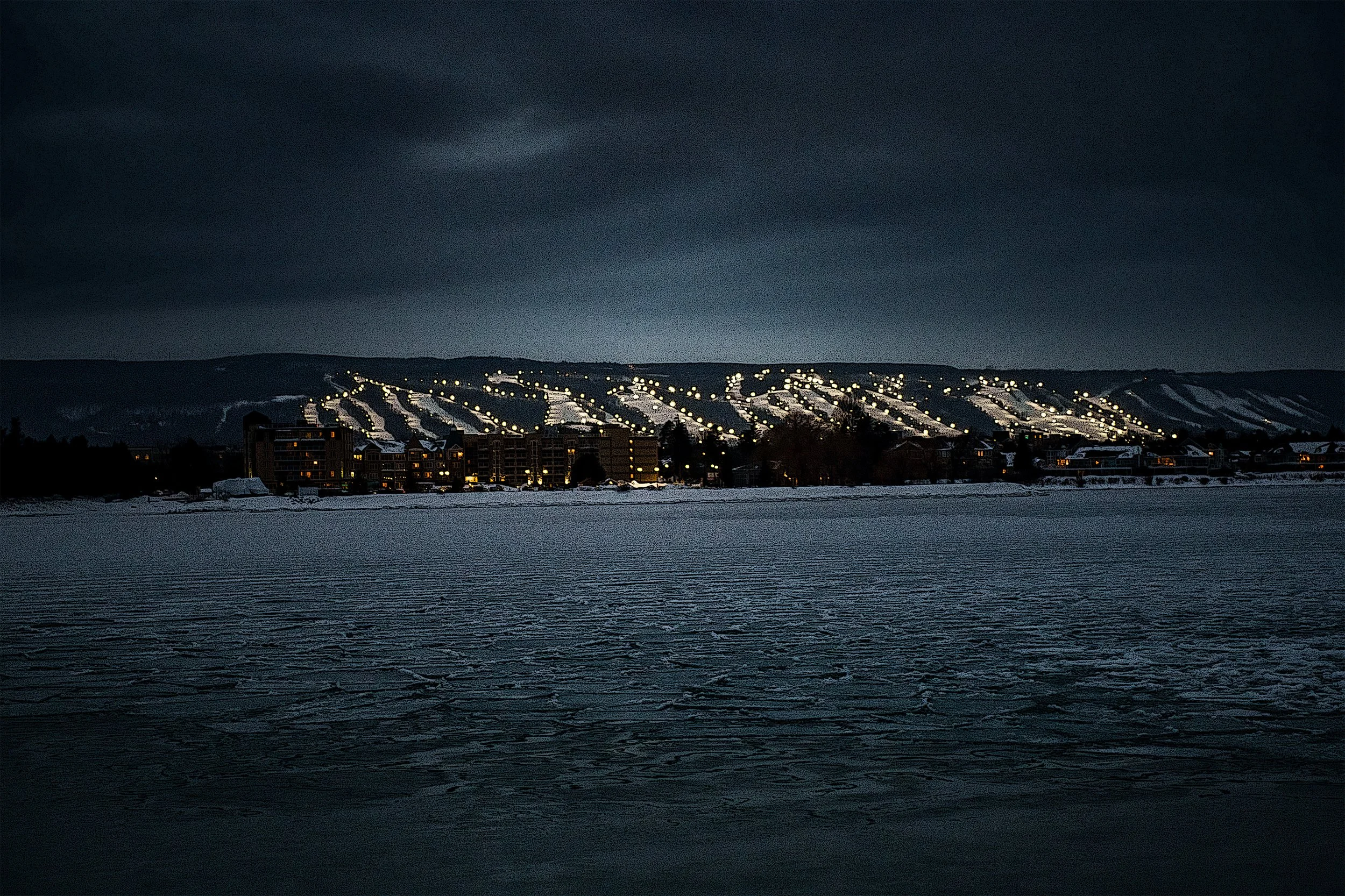 Blue Mountain Night art 8bit@0.5x.jpg