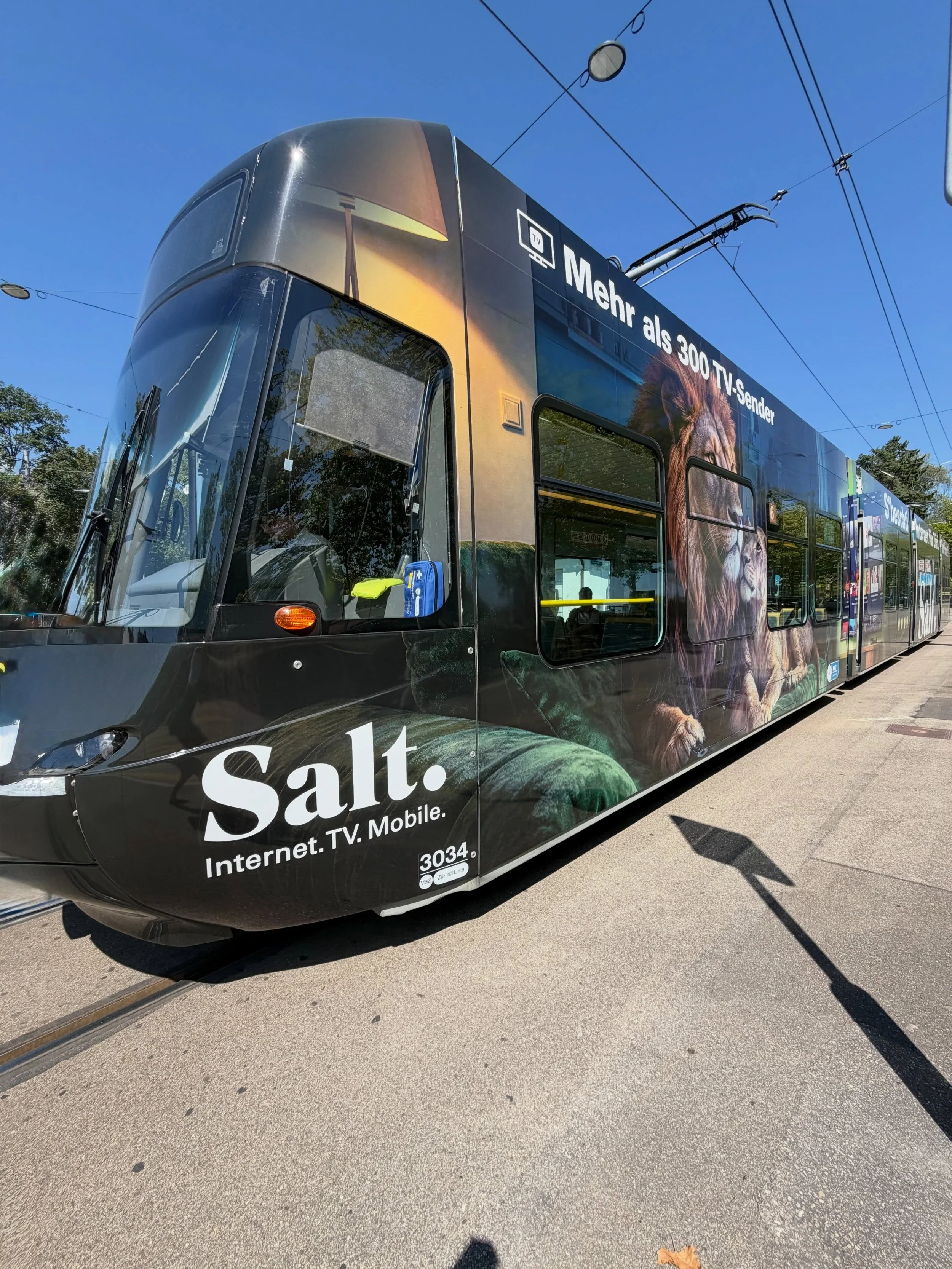 &bdquo;S&rsquo;beschti Internet f&uuml;r Z&uuml;ri&ldquo;... Konzeption und Umsetzung von Jahres-Tram f&uuml;r Salt Home in Z&uuml;rich.
.
.
.
#z&uuml;rich #zoo #saltmobile #konzeption