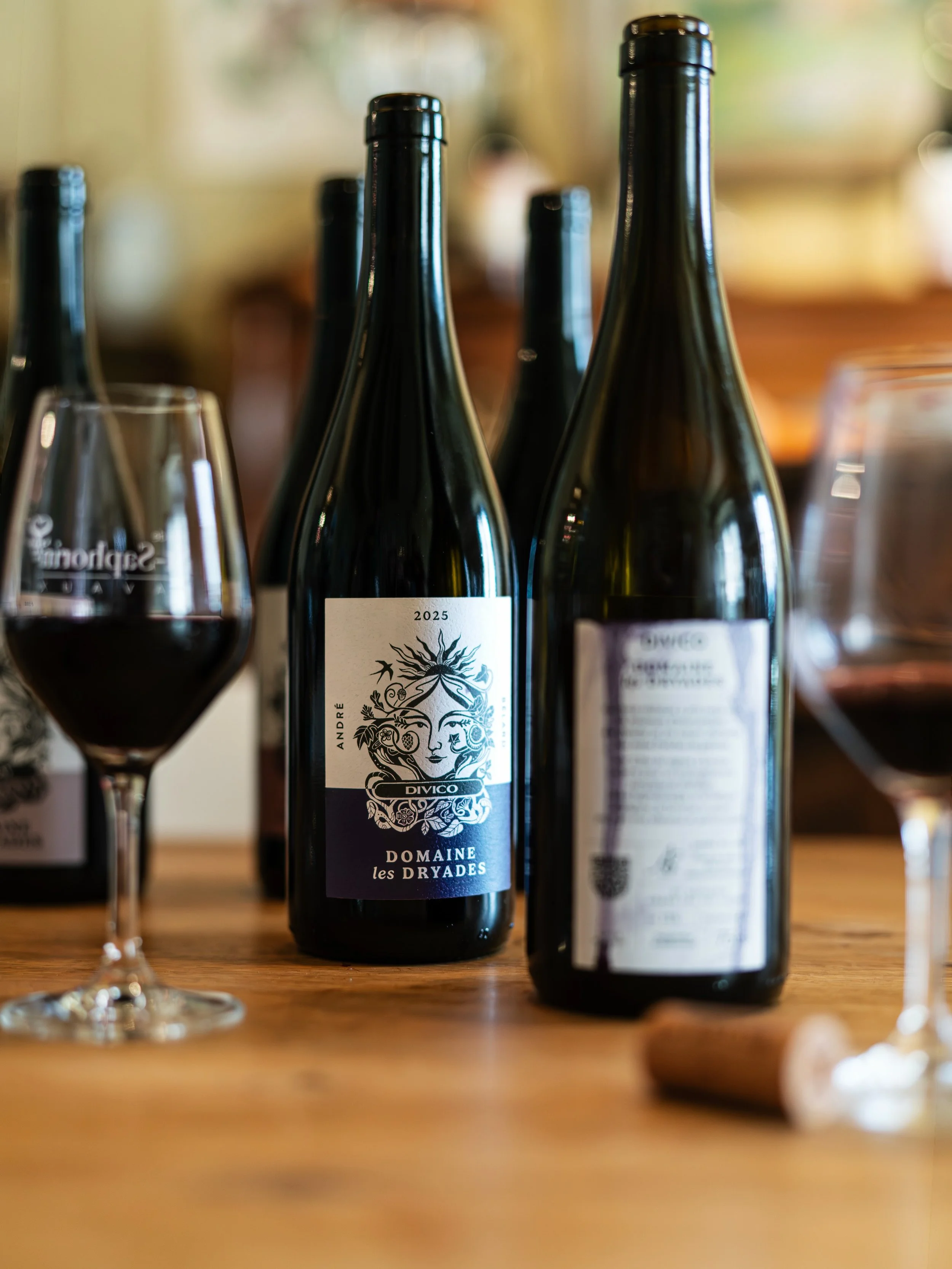 DOMAINE LES DRYADES... Konzeption und Umsetzung von Product-Design, Videos, Events, Social f&uuml;r das j&uuml;ngste Weingut aus dem Lavaux. 🍷
.
.
.
#product #design #konzeption #wine